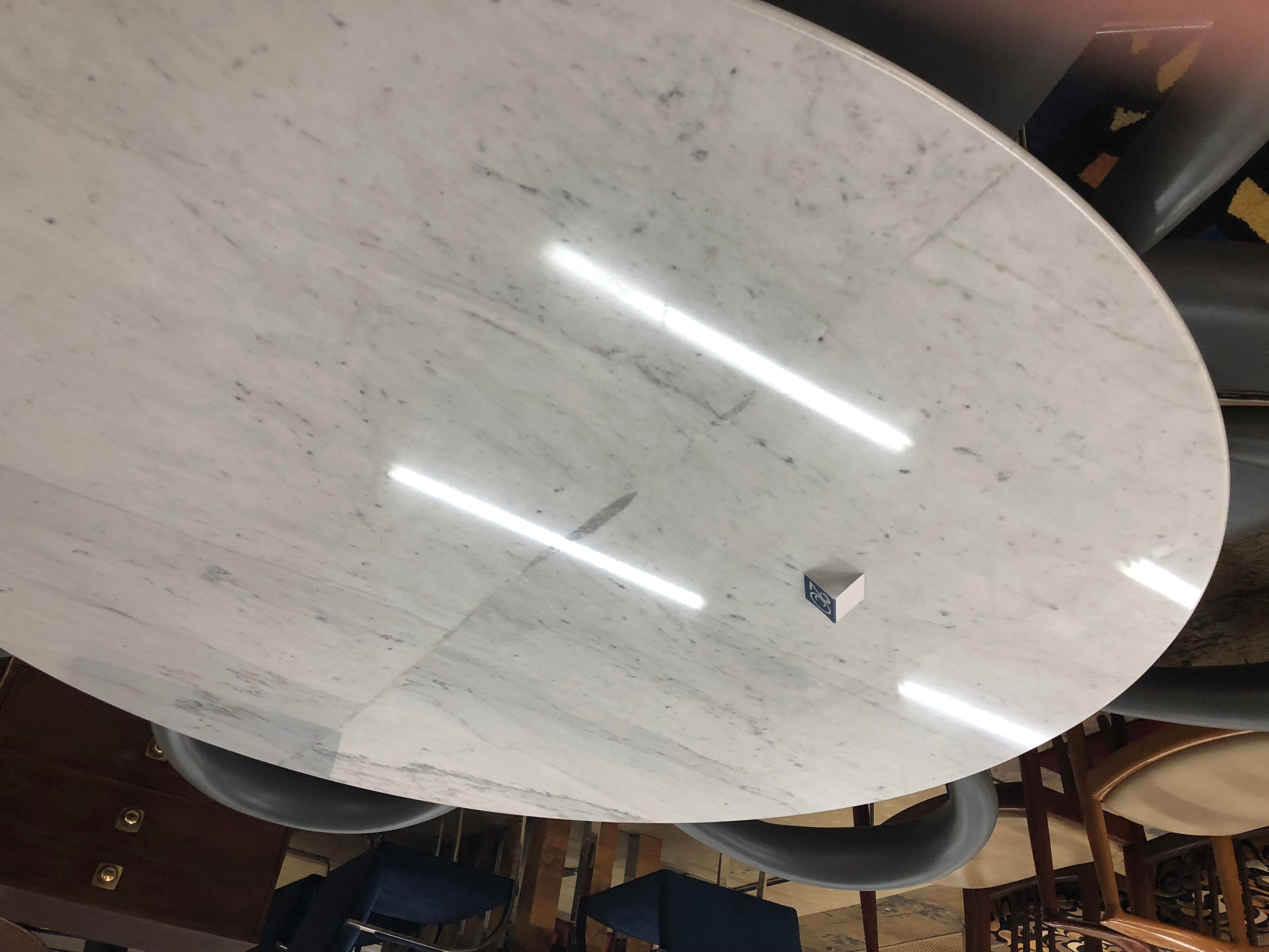 Eero Saarinen for Knoll, 60 Inch Marble-Top Tulip Table, 1970s 2