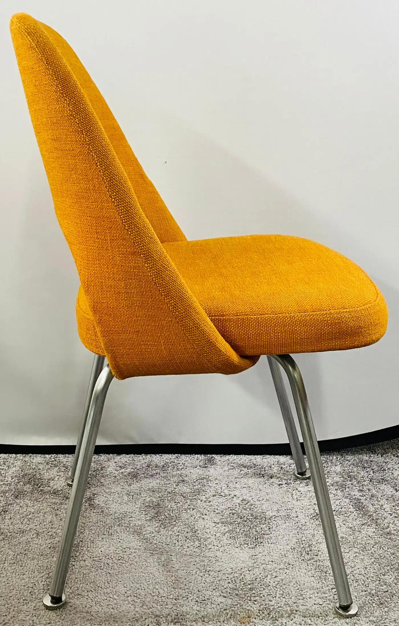 Paire de chaises d'appoint Tumeric Orange Uphostery de Eero Saarinen pour Knoll MCM en vente 5