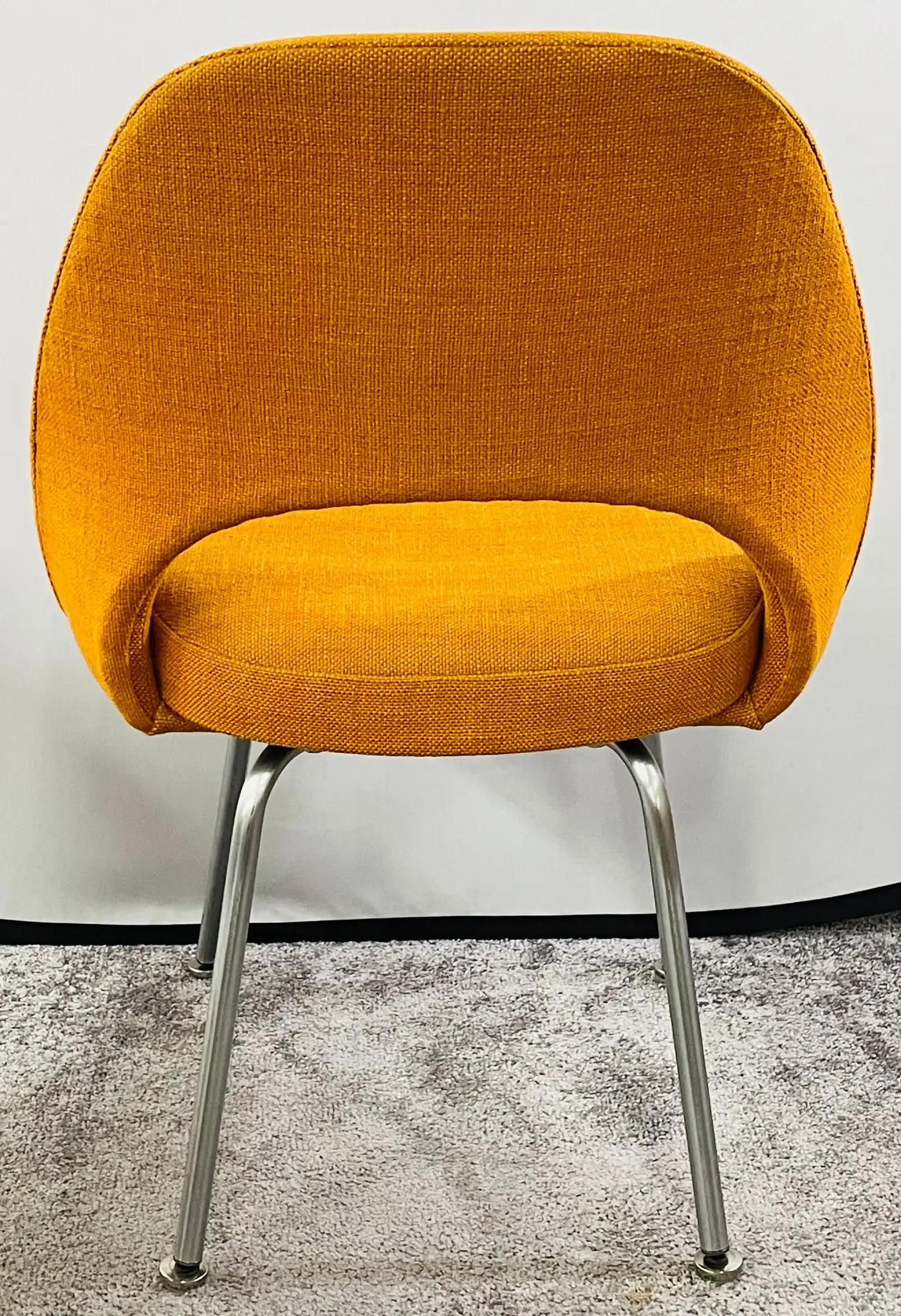 Paire de chaises d'appoint Tumeric Orange Uphostery de Eero Saarinen pour Knoll MCM en vente 7