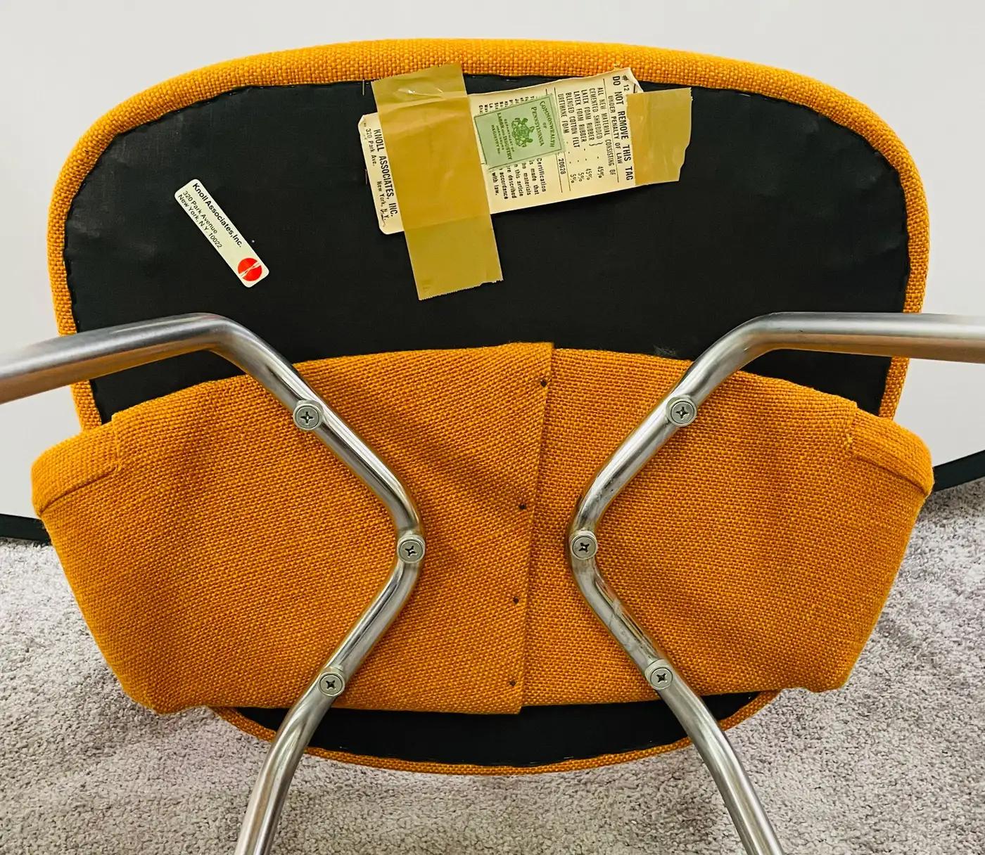 Paire de chaises d'appoint Tumeric Orange Uphostery de Eero Saarinen pour Knoll MCM en vente 8