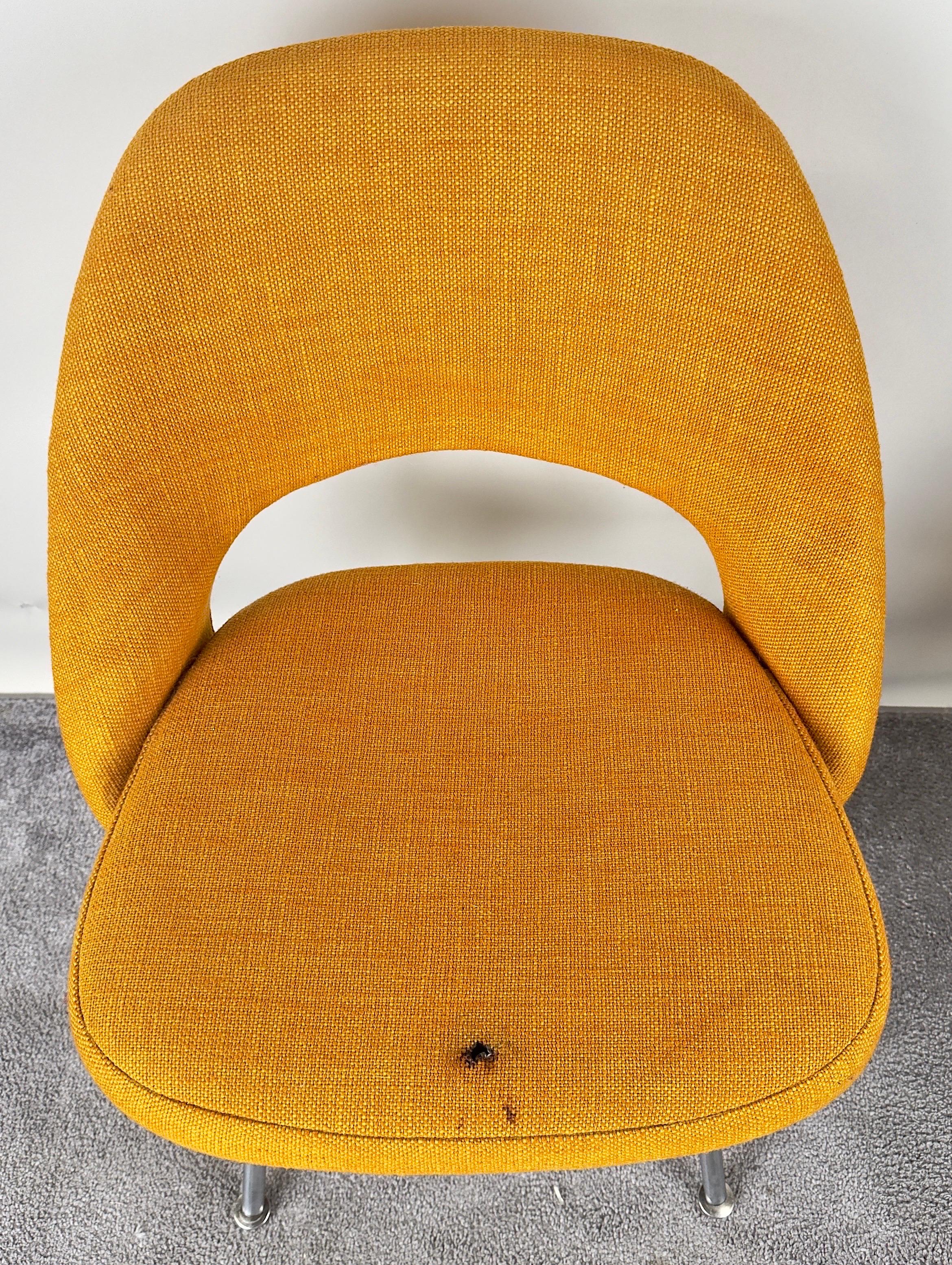 Paire de chaises d'appoint Tumeric Orange Uphostery de Eero Saarinen pour Knoll MCM en vente 11