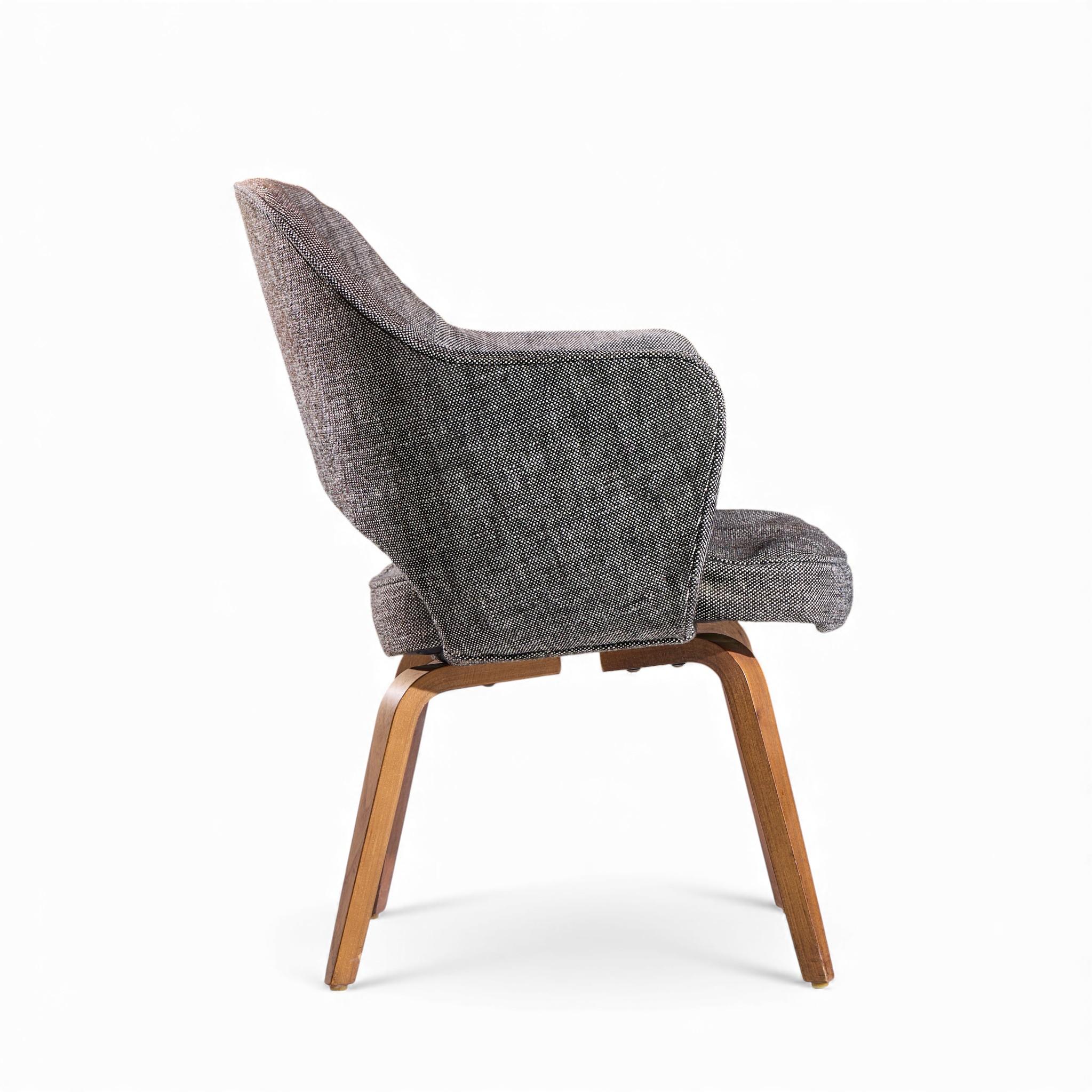 Eero Saarinen per Knoll - Sedie da pranzo direzionali in bengala del Mid Century - Coppia in vendita 4