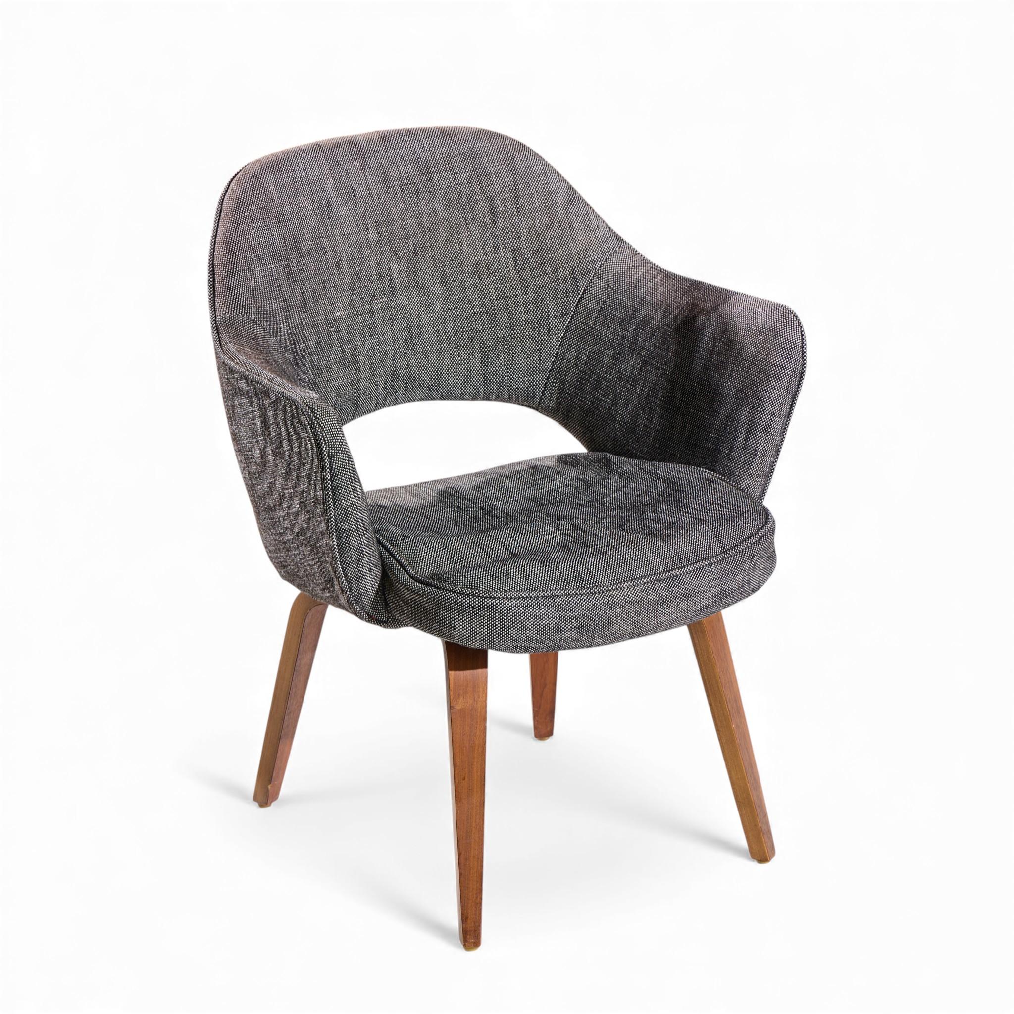 Eero Saarinen per Knoll - Sedie da pranzo direzionali in bengala del Mid Century - Coppia in vendita 5