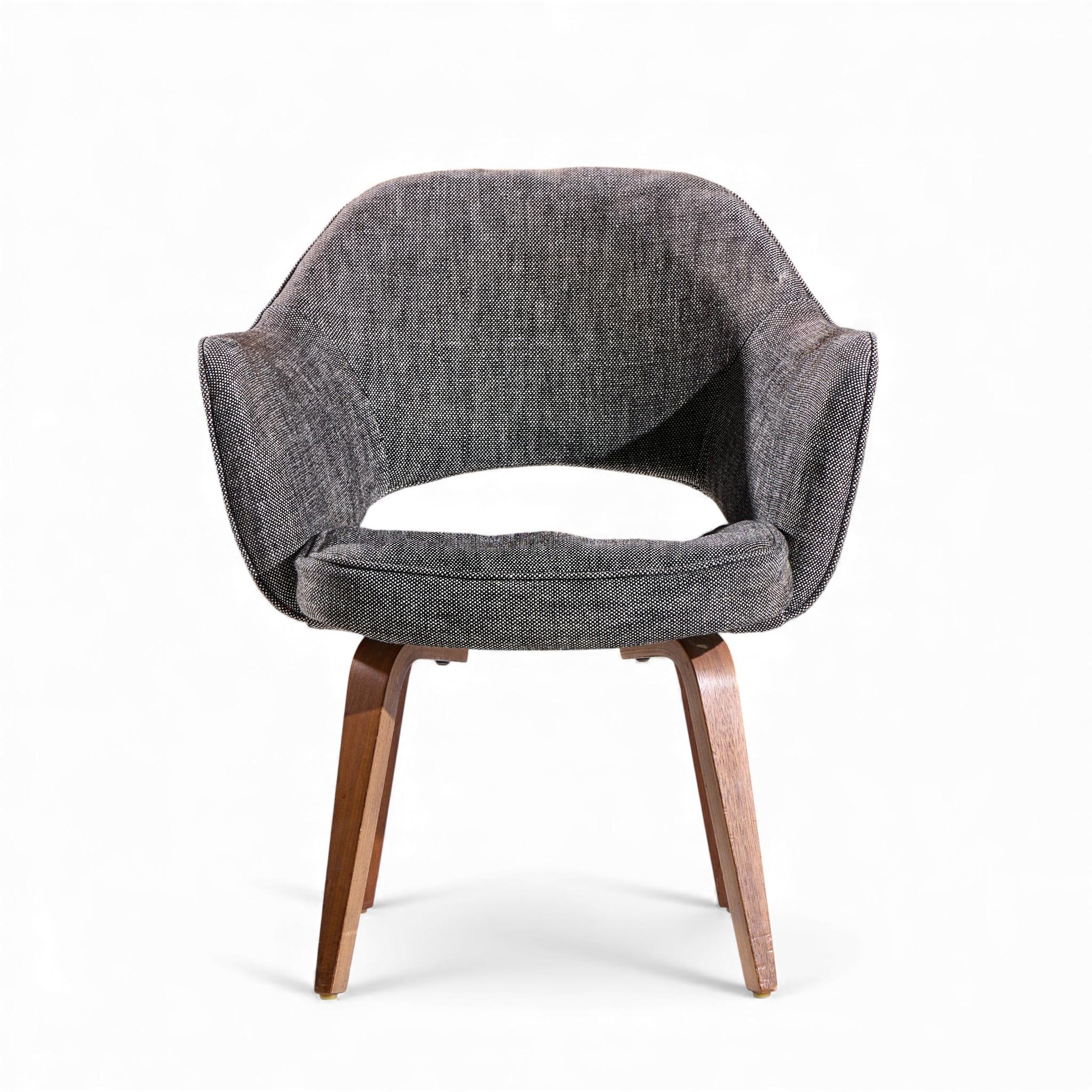 Eero Saarinen per Knoll - Sedie da pranzo direzionali in bengala del Mid Century - Coppia In condizioni discrete in vendita a Franklin Park, IL