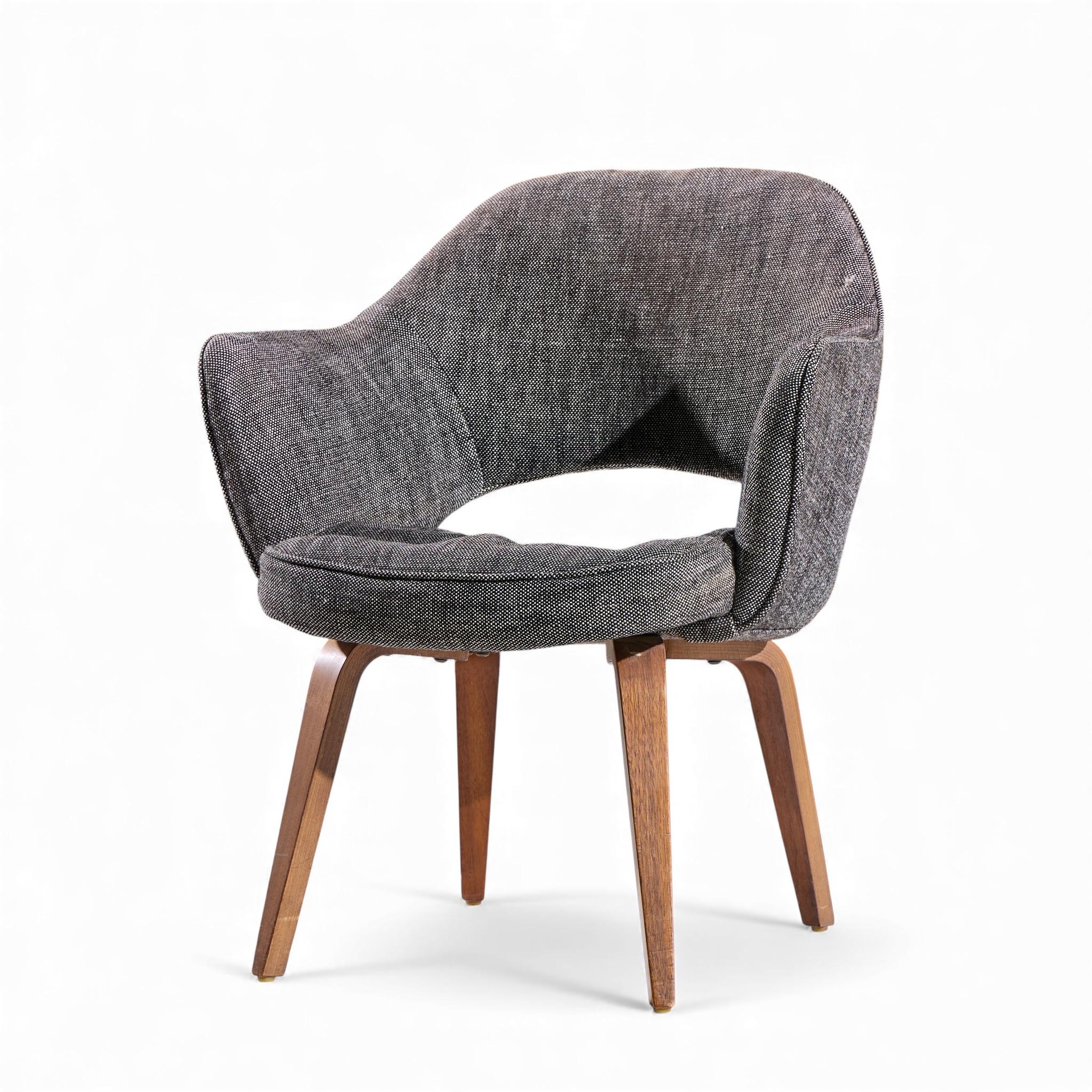 XX secolo Eero Saarinen per Knoll - Sedie da pranzo direzionali in bengala del Mid Century - Coppia in vendita