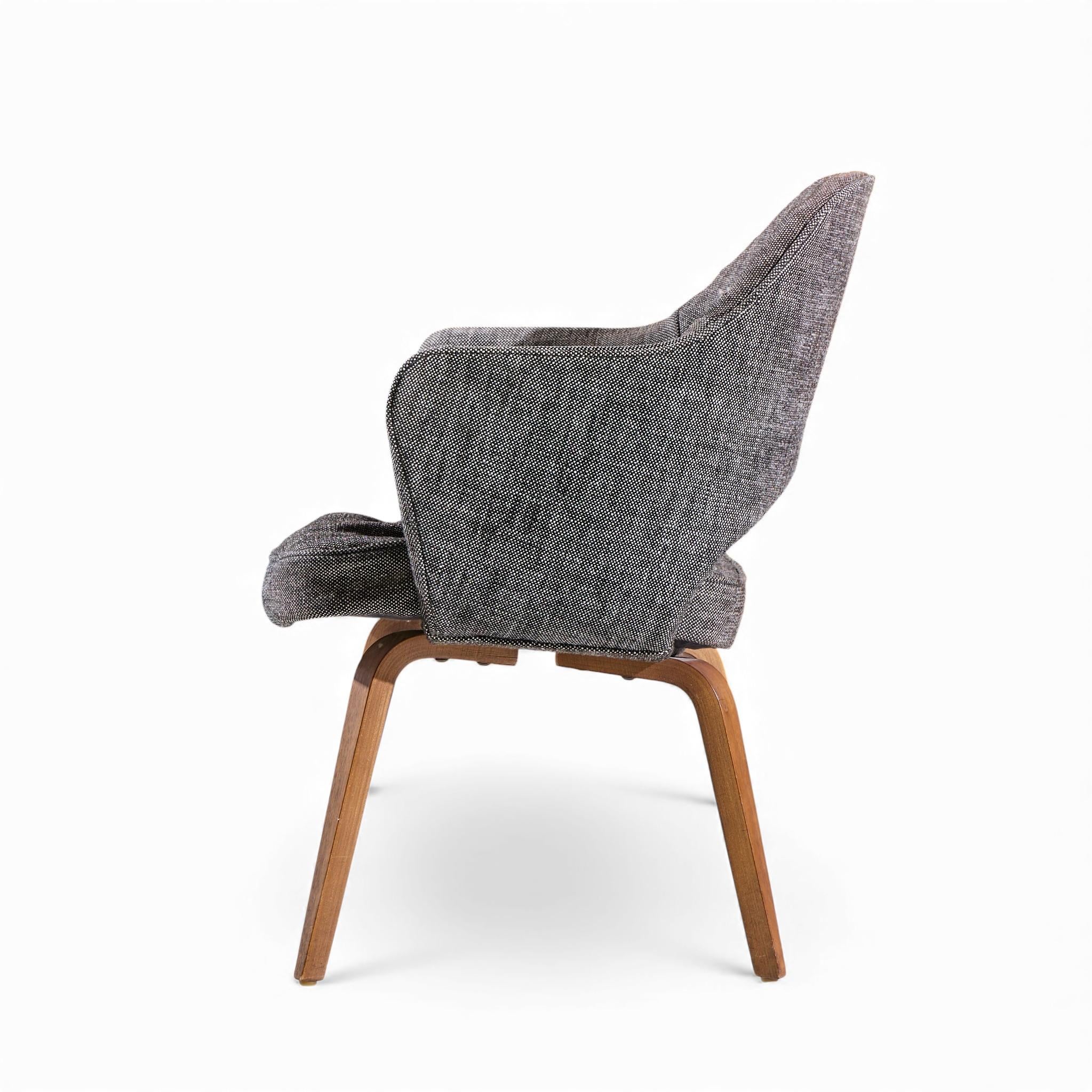 Tappezzeria Eero Saarinen per Knoll - Sedie da pranzo direzionali in bengala del Mid Century - Coppia in vendita