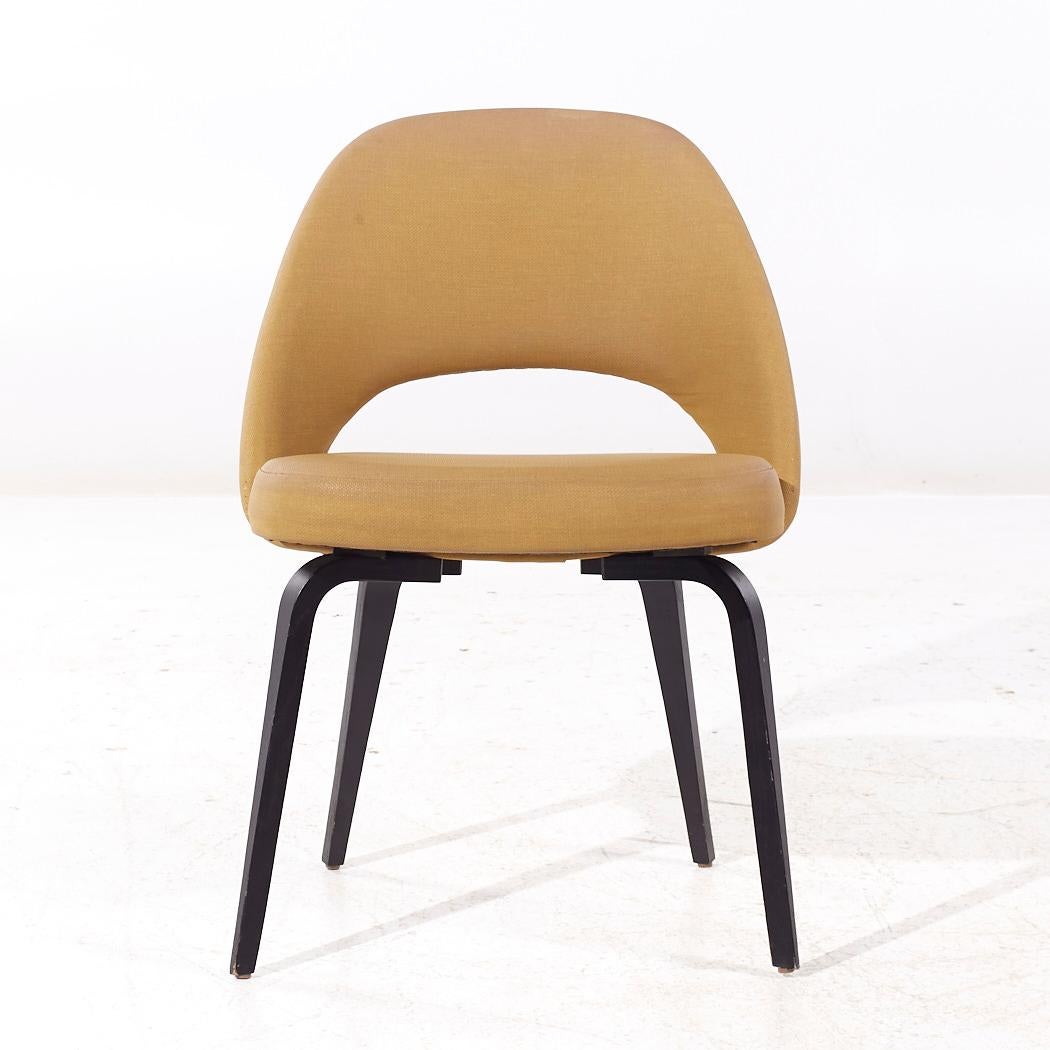 Eero Saarinen für Knoll Mid Century Bugholz Executive Esszimmerstühle - Satz von 12 im Zustand „Gut“ im Angebot in Countryside, IL