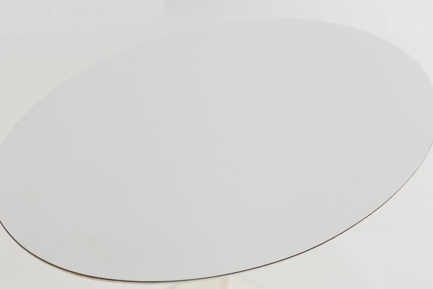 Mid-Century Modern Table d'appoint en stratifié du milieu du siècle dernier d'Eero Saarinen pour Knoll en vente