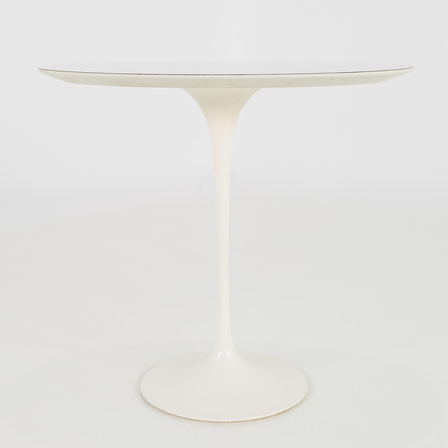 Américain Table d'appoint en stratifié du milieu du siècle dernier d'Eero Saarinen pour Knoll en vente