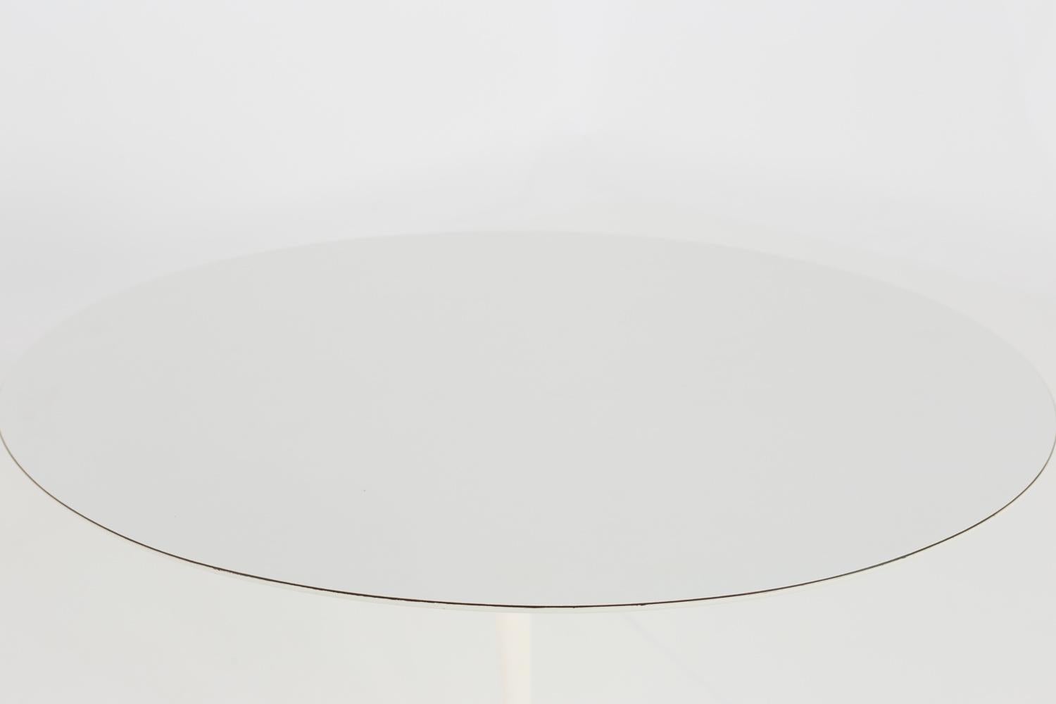 Table d'appoint en stratifié du milieu du siècle dernier d'Eero Saarinen pour Knoll Bon état - En vente à Countryside, IL