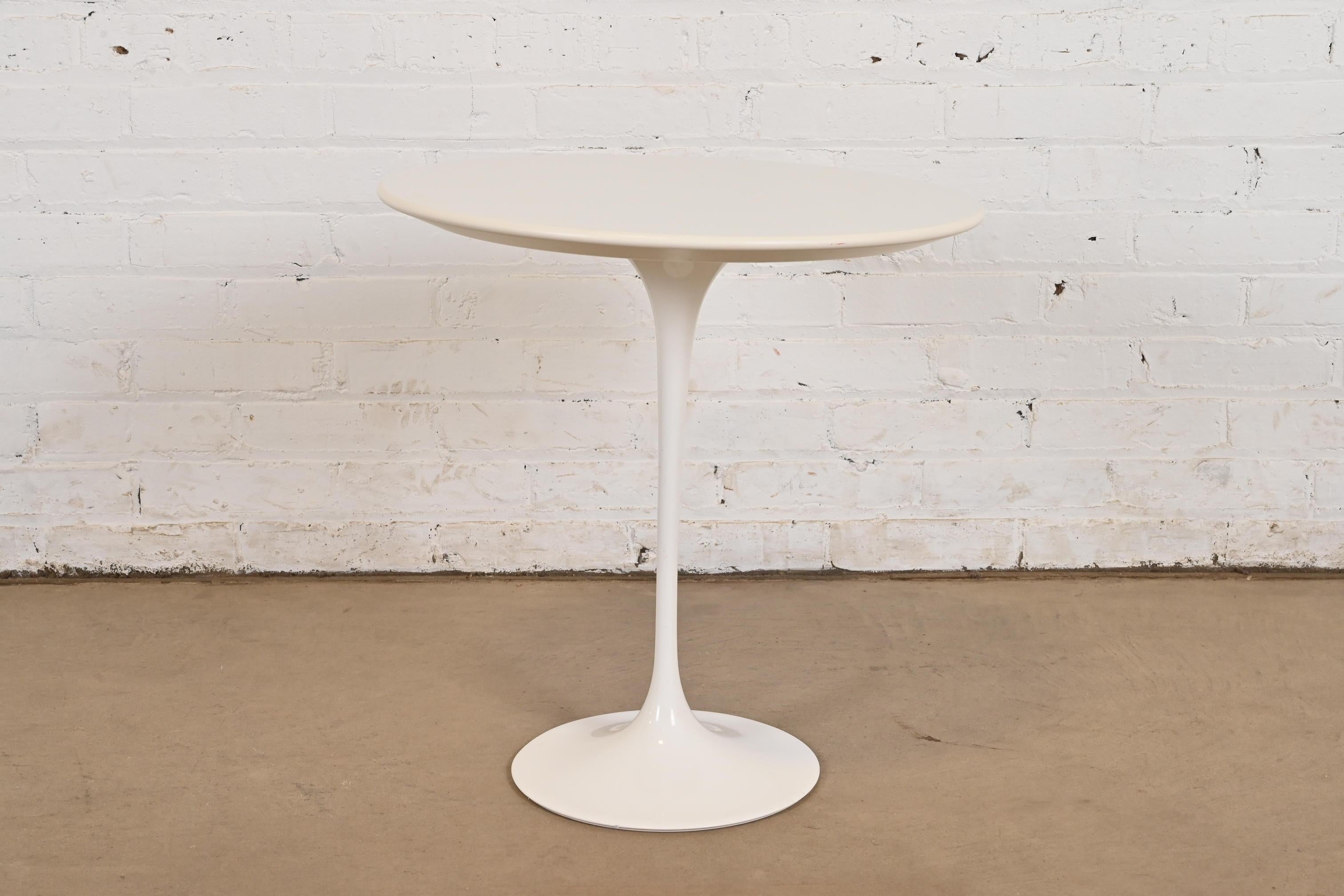 American Eero Saarinen for Knoll Mid-Century Modern White Pedestal Tulip Side Table For Sale