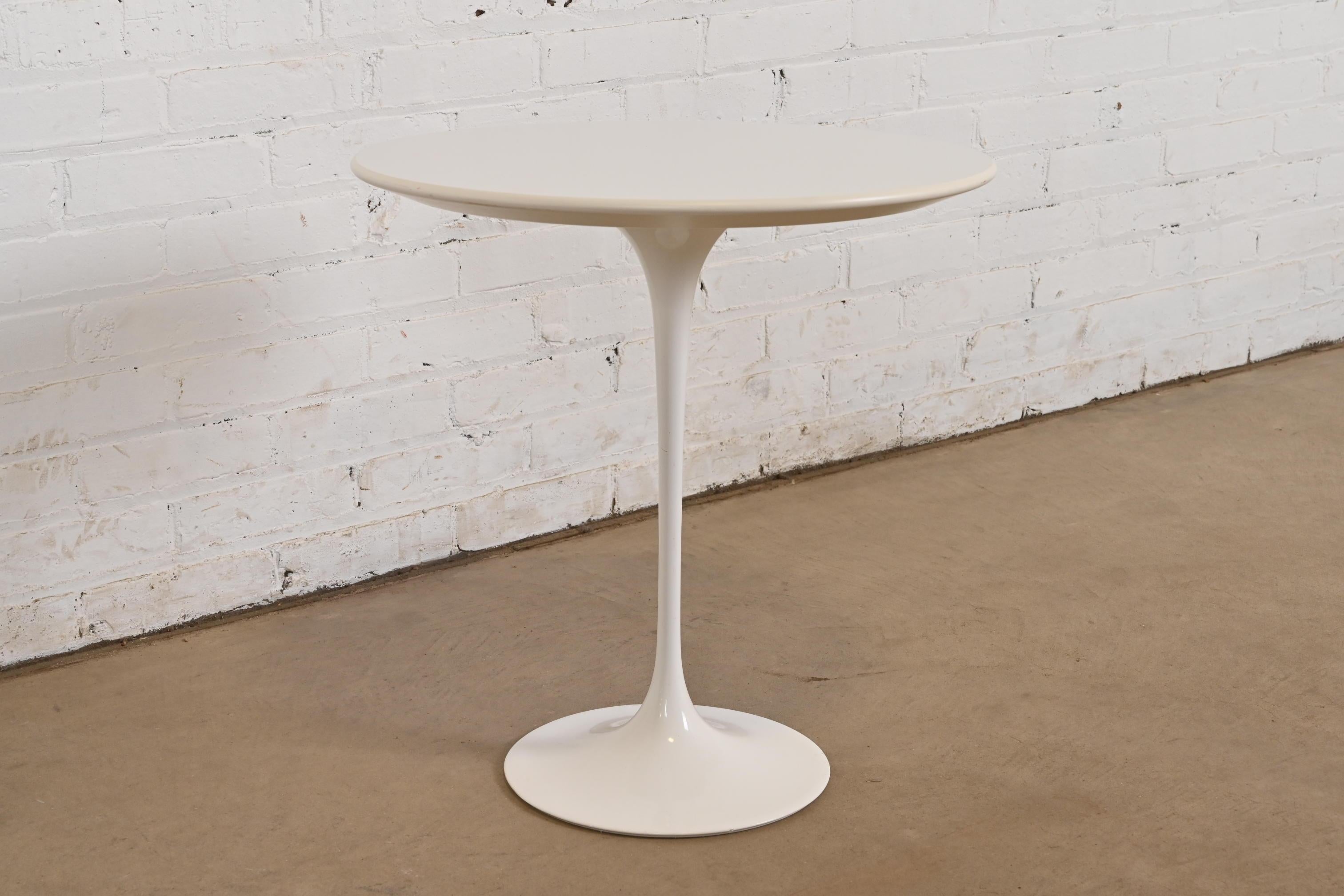 Contemporary Eero Saarinen for Knoll Mid-Century Modern White Pedestal Tulip Side Table For Sale