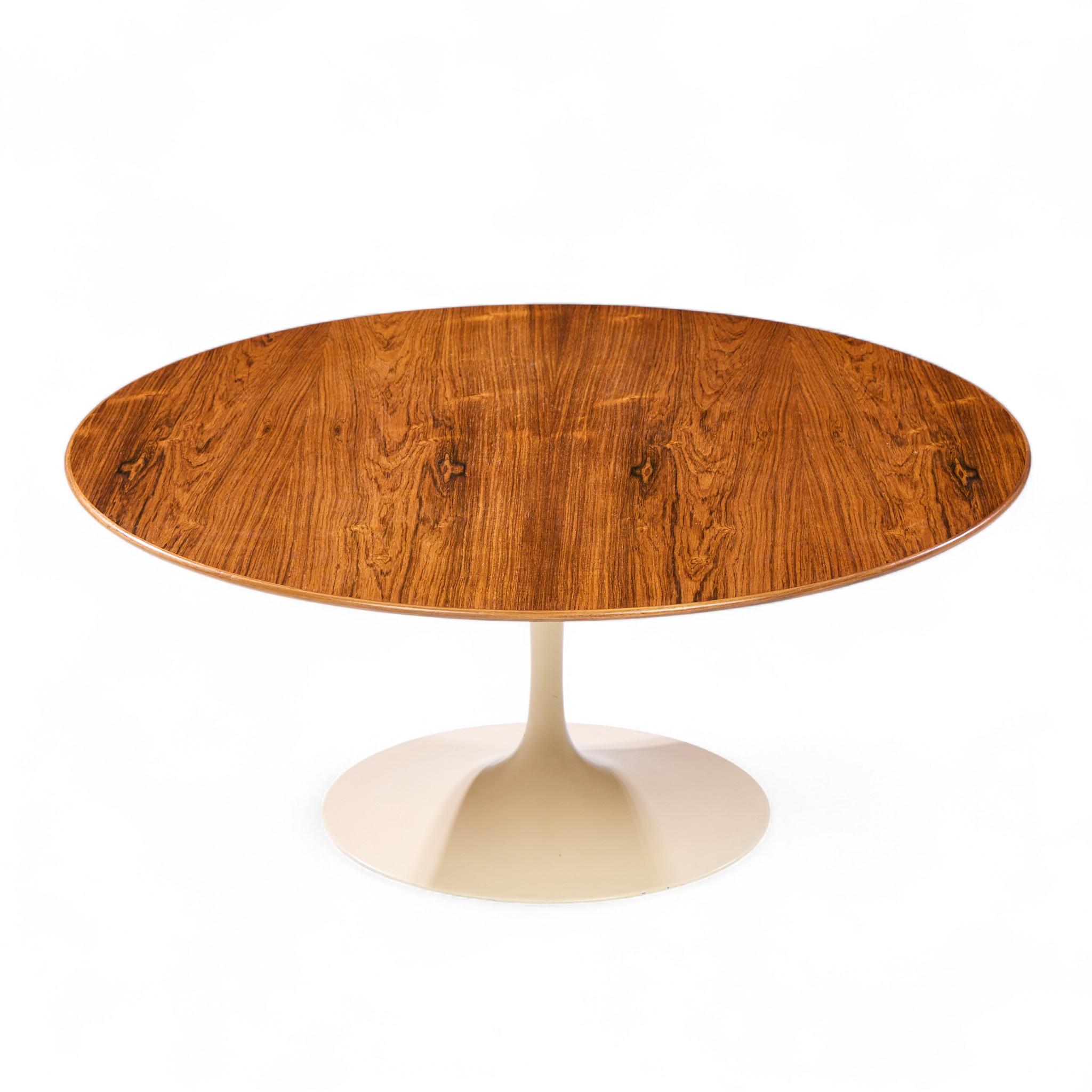 Mesa baja Tulip de palisandro de mediados de siglo de Eero Saarinen para Knoll en Bueno estado para la venta en Franklin Park, IL