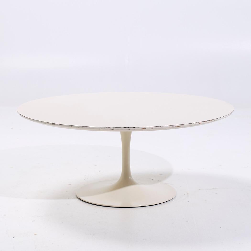 Mid-Century Modern Table basse Tulip du milieu du siècle dernier en stratifié blanc de 36 pouces Eero Saarinen pour Knoll en vente