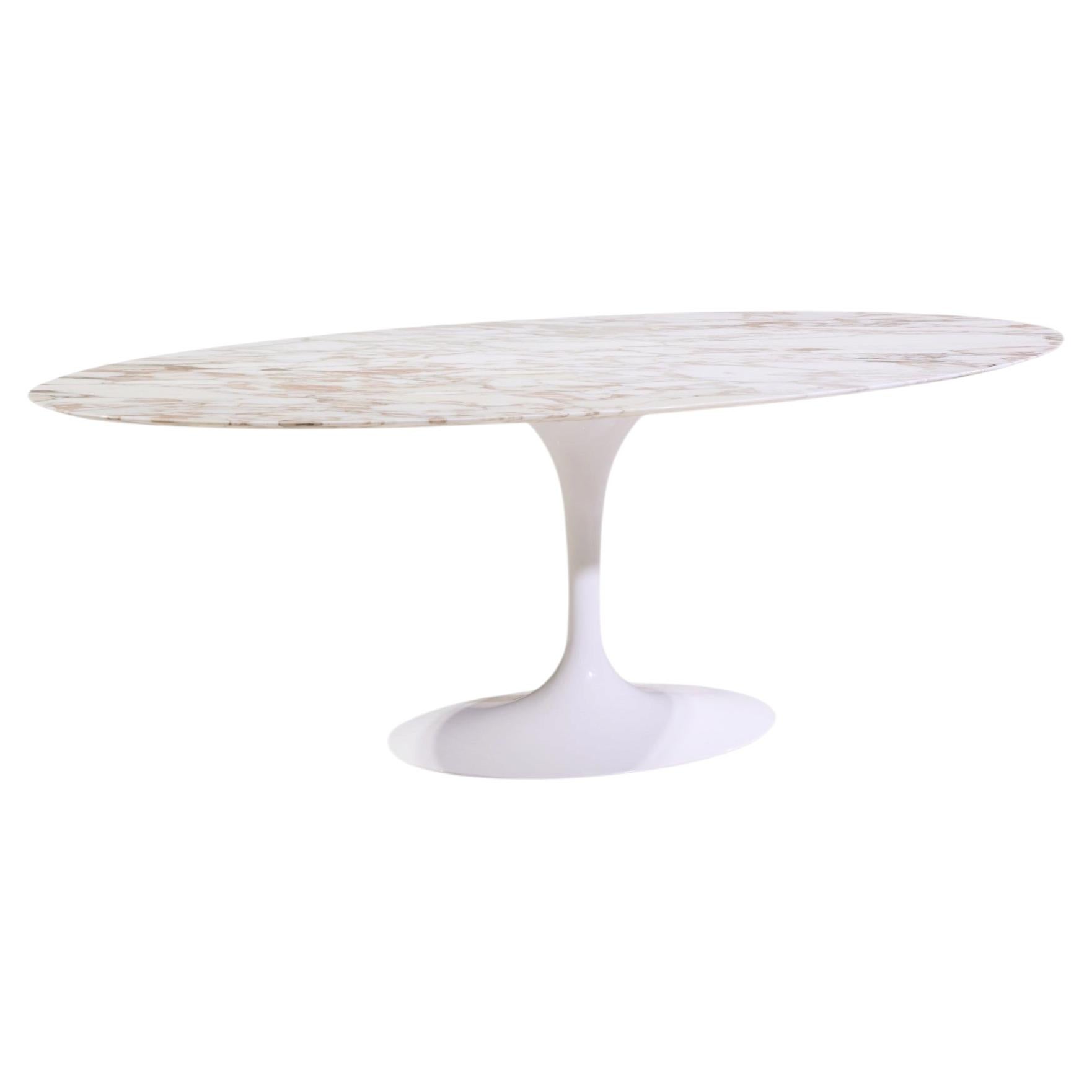 What material did Eero Saarinen use?