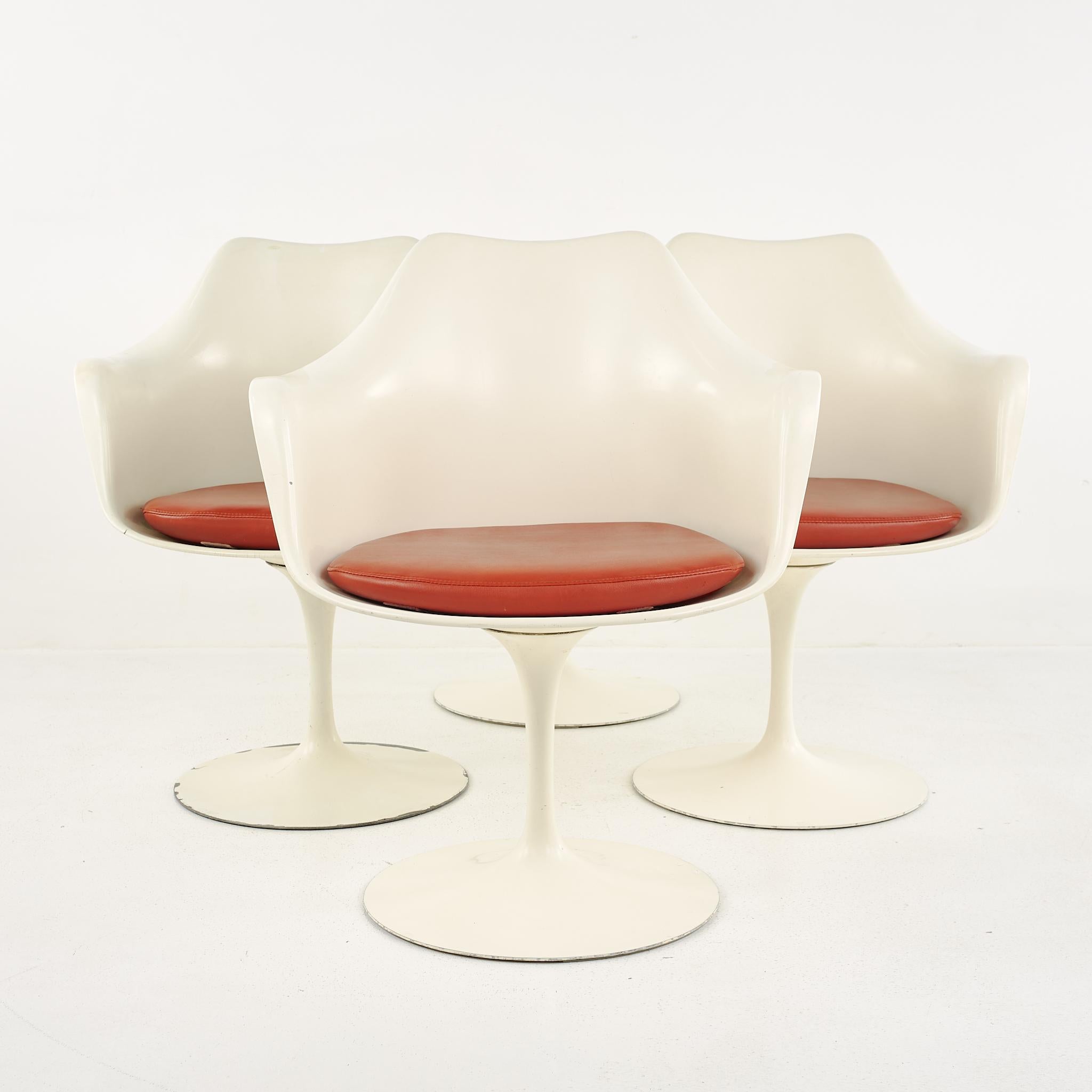Eero Saarinen for Knoll mid century Tulip chairs - Set of 4

Each chair measures: 25.5 wide x 23.5 deep x 32 high, with a seat height of 17 inches and arm height/chair clearance of 25.25 inches 

All pieces of furniture can be had in what we