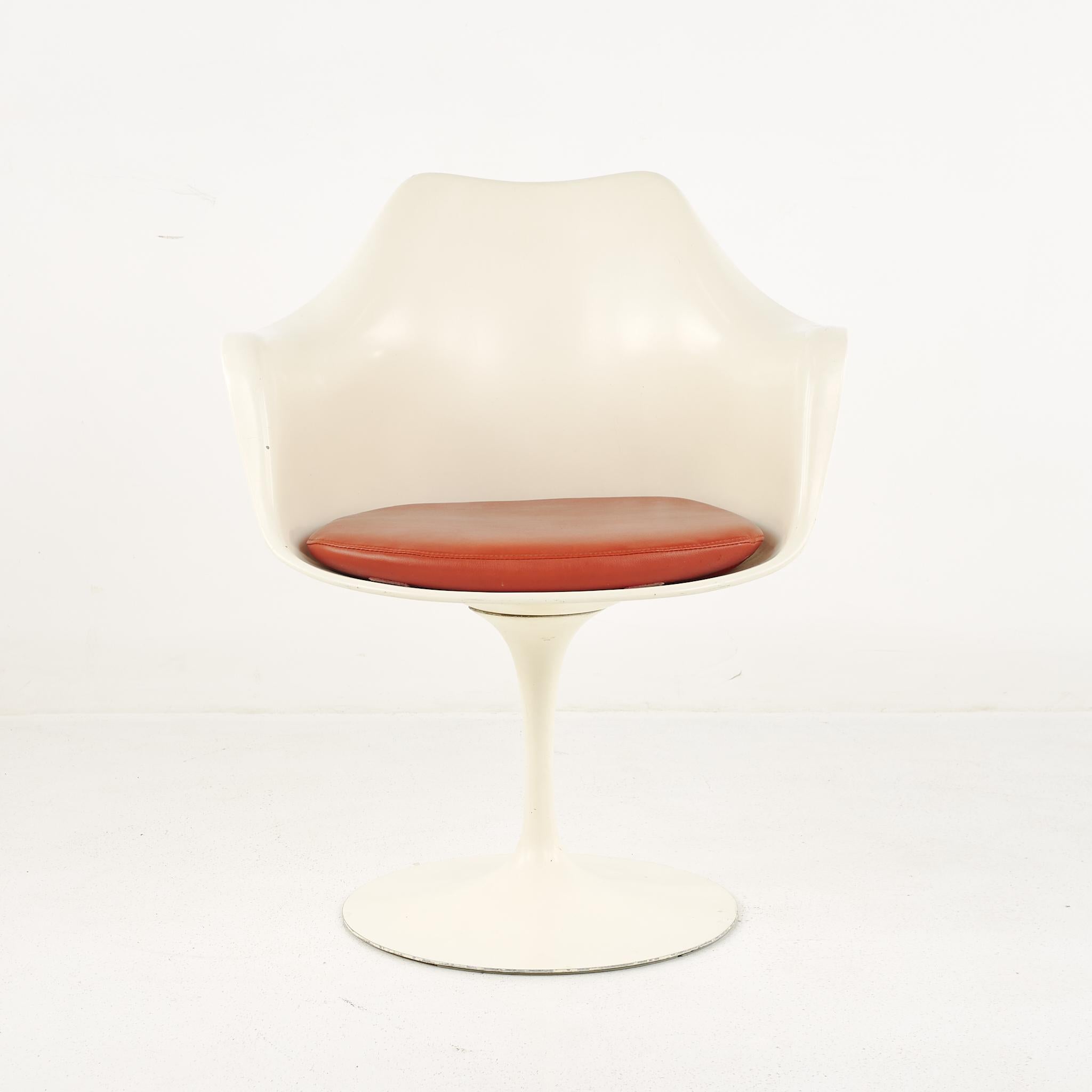 Eero Saarinen for Knoll Mid Century Tulip Chairs, Set of 4 In Good Condition In Countryside, IL