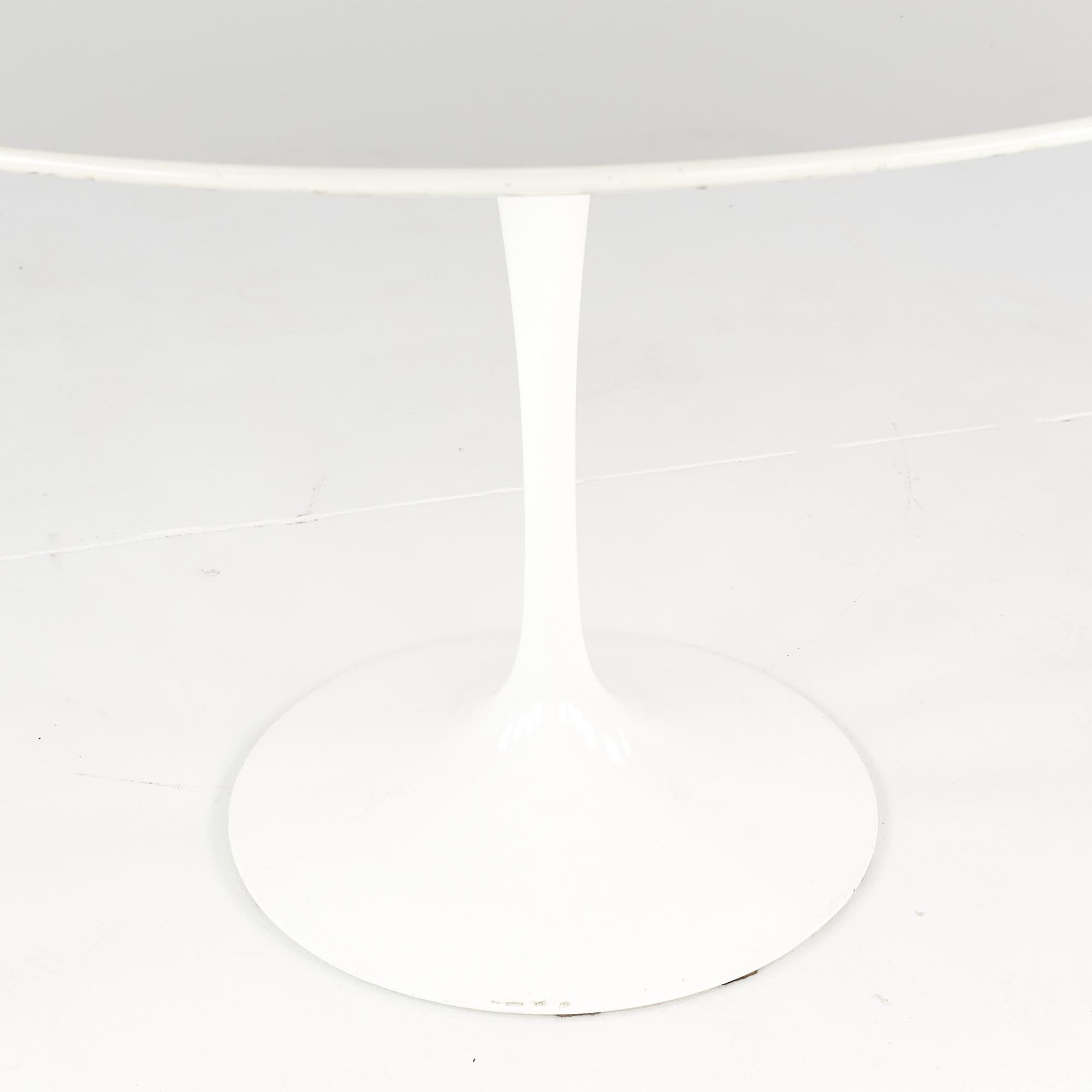Eero Saarinen for Knoll Mid Century Tulip Table In Good Condition For Sale In Countryside, IL
