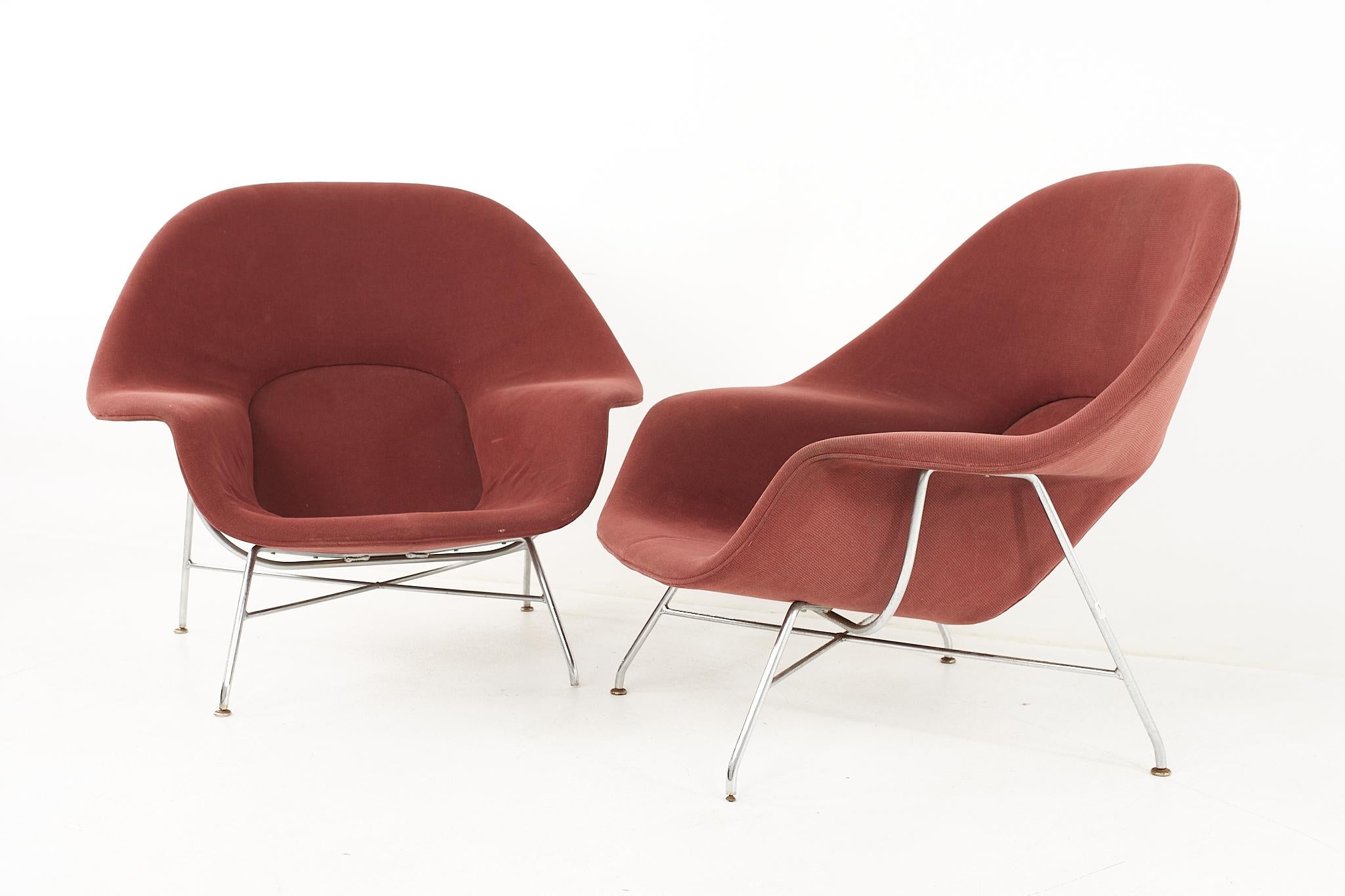 Mid-Century Modern Eero Saarinen for Knoll Mid Century Womb Chair with Chrome Frame, Set of 2 For Sale