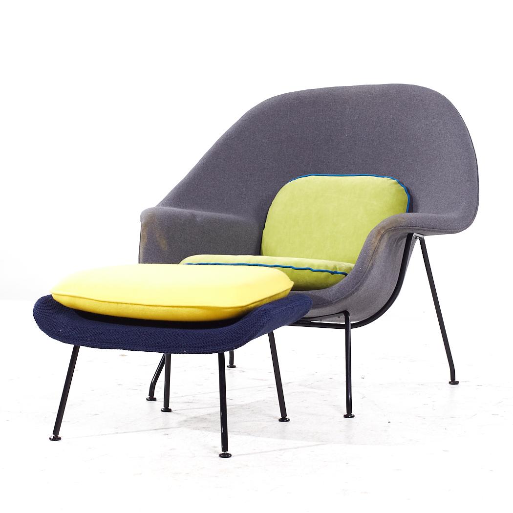 Mid-Century Modern Eero Saarinen for Knoll Mid Century Womb Chair with Ottoman For Sale