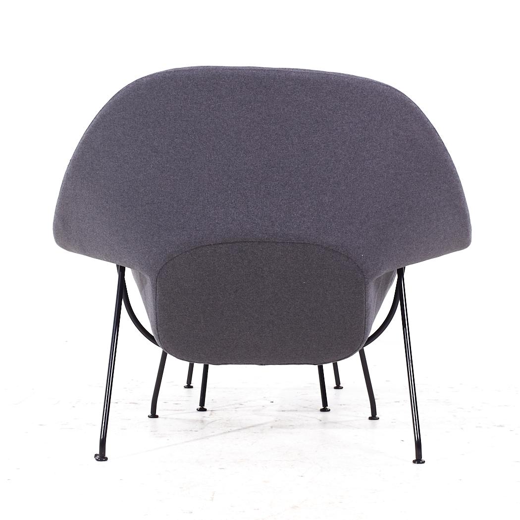 Eero Saarinen for Knoll Mid Century Womb Chair with Ottoman In Good Condition For Sale In Countryside, IL