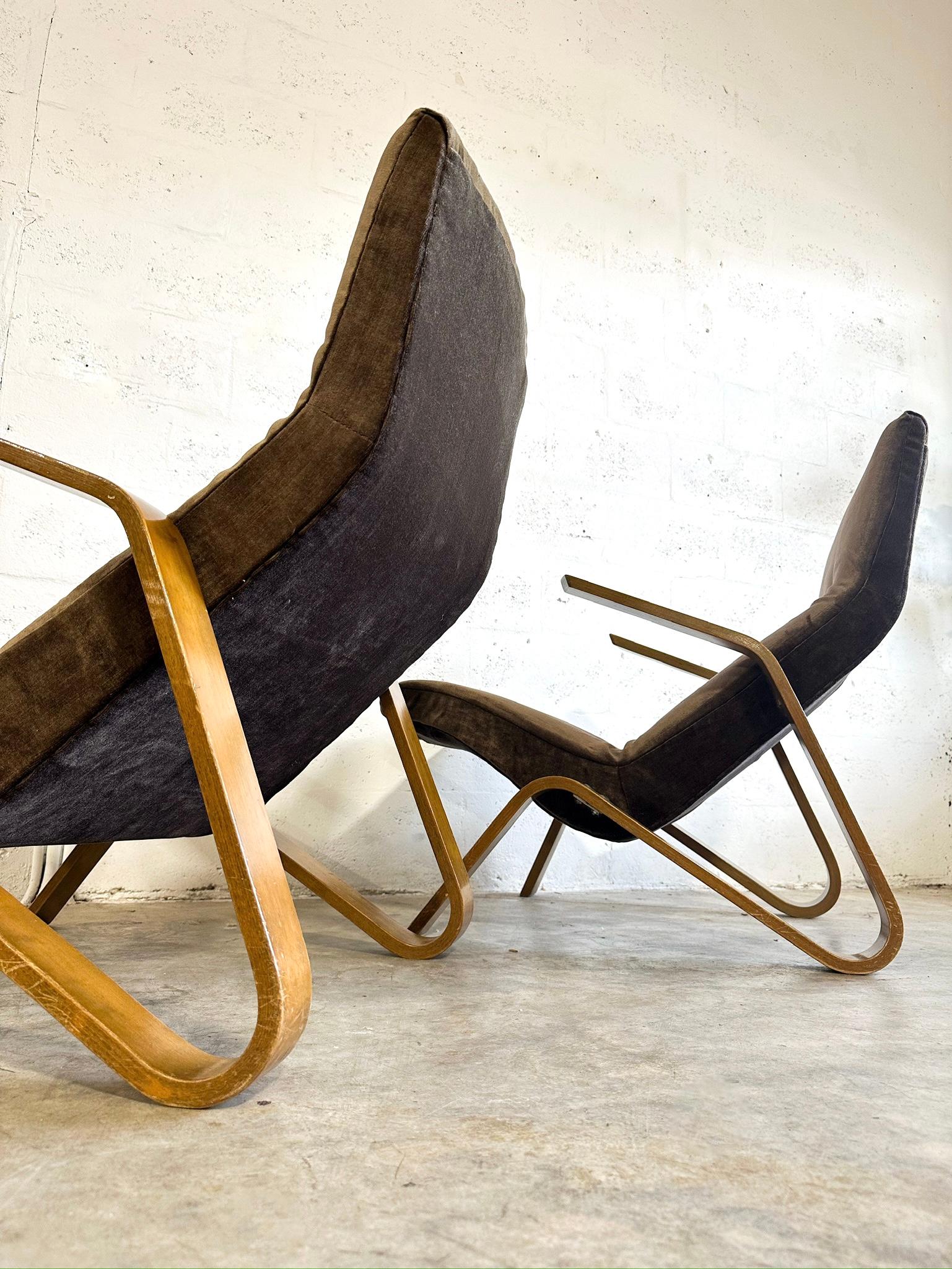 Chaises Grasshoper conçues par Knoll et réalisées par Eero Saarinen. Il s'agit de la première chaise créée par Saarinen pour Knoll dans les années 40.