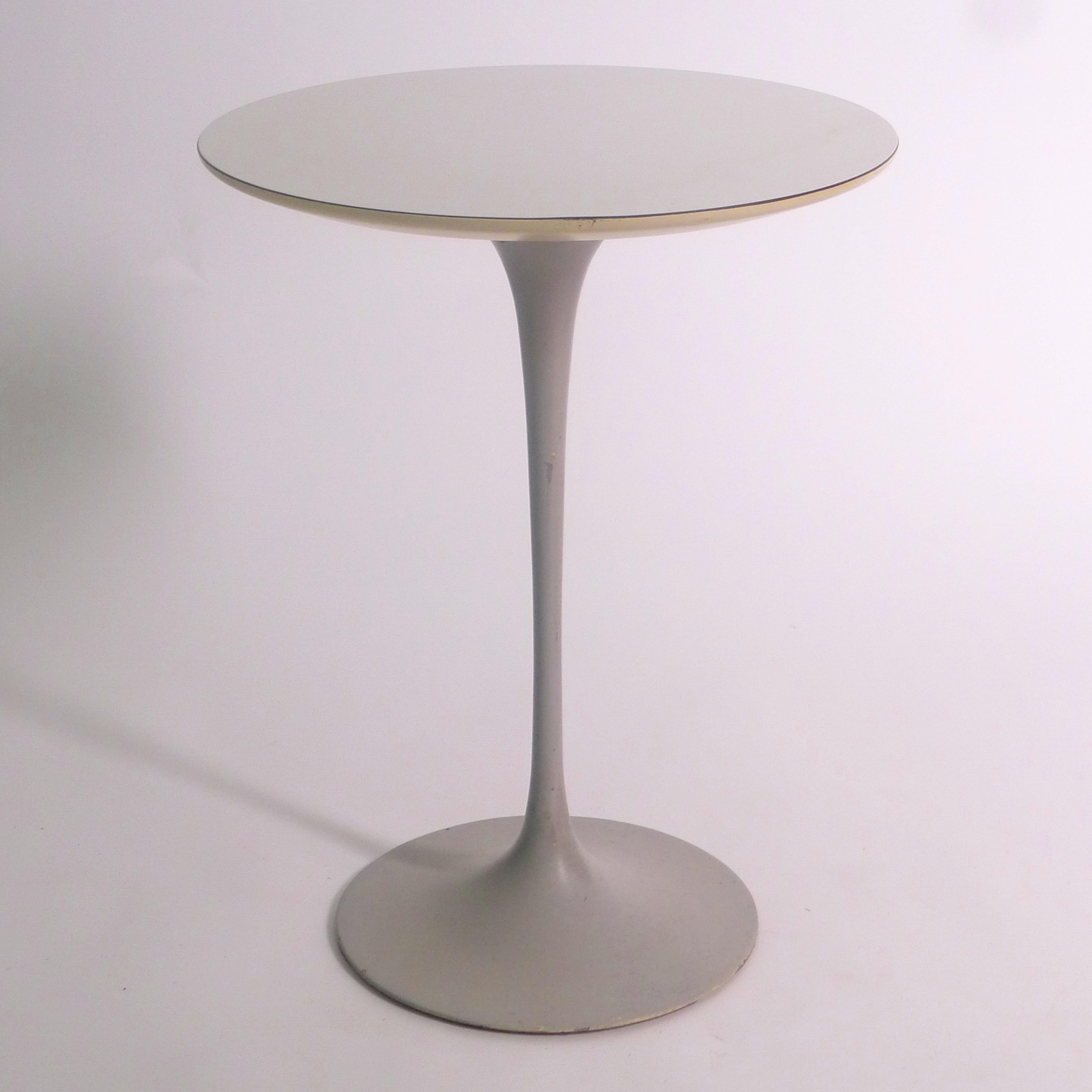 Eero Saarinen for Knoll, Original Tulip Side Table, early 1960s, Knoll label In Good Condition For Sale In Wargrave, Berkshire