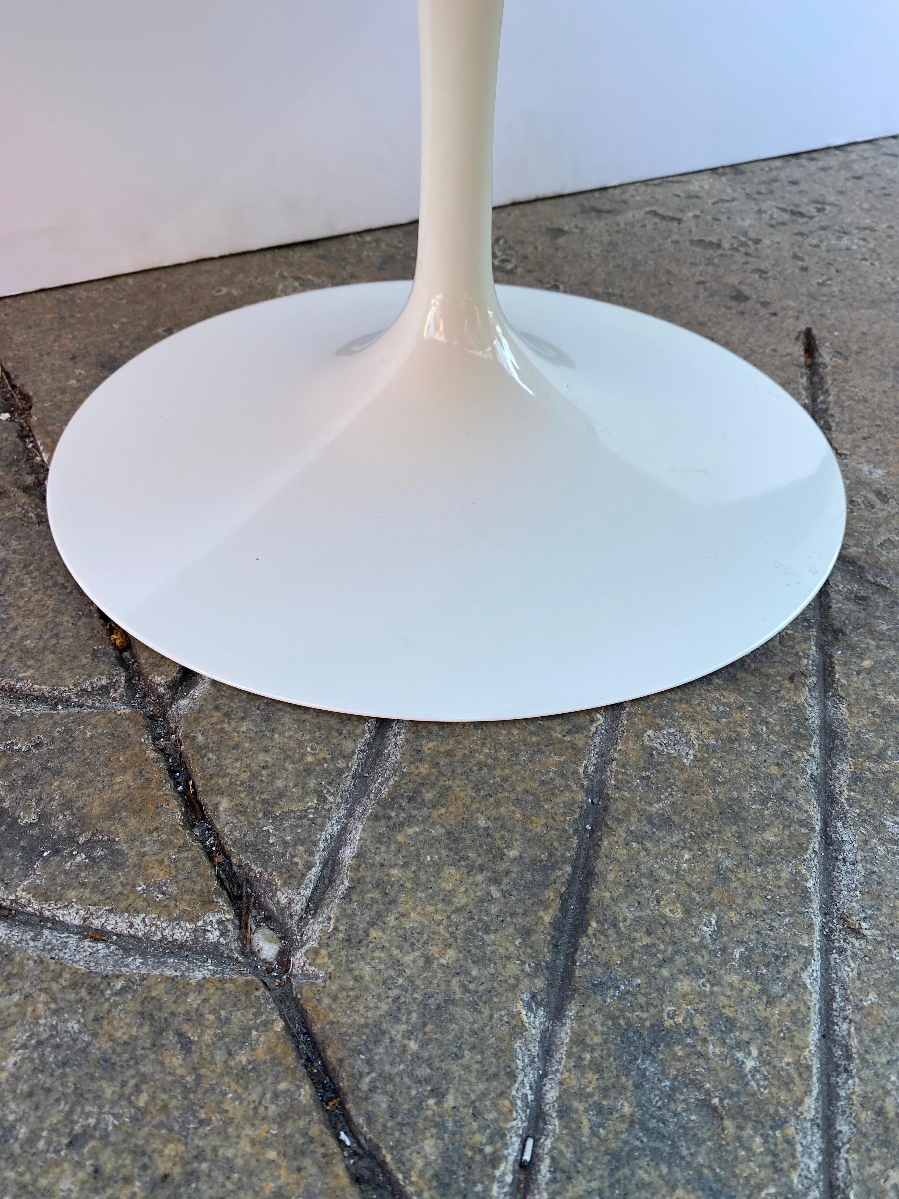 Eero Saarinen for Knoll Oval Coffee Table In Good Condition In Philadelphia, PA
