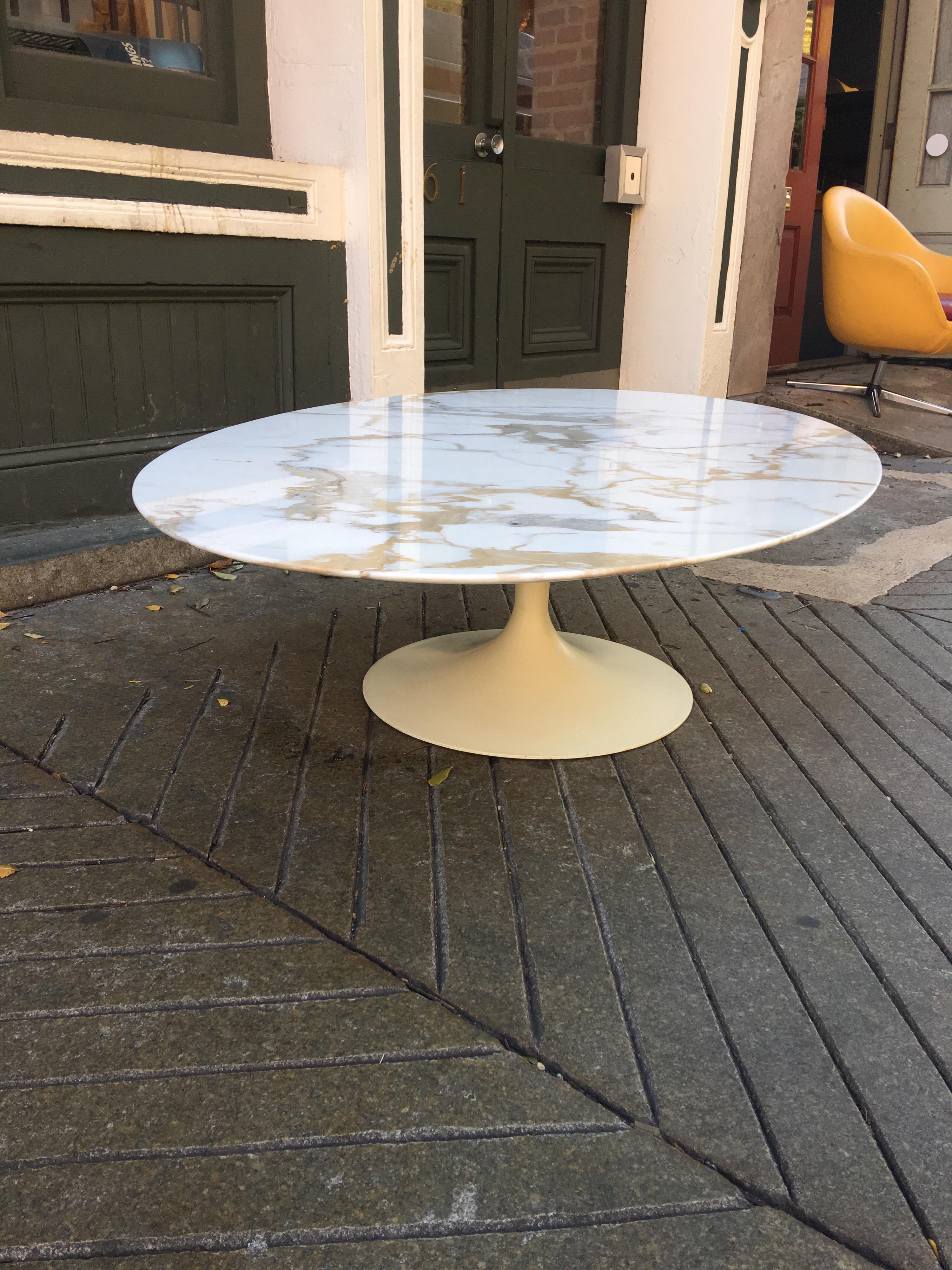 American Eero Saarinen for Knoll Oval Marble Coffee Table