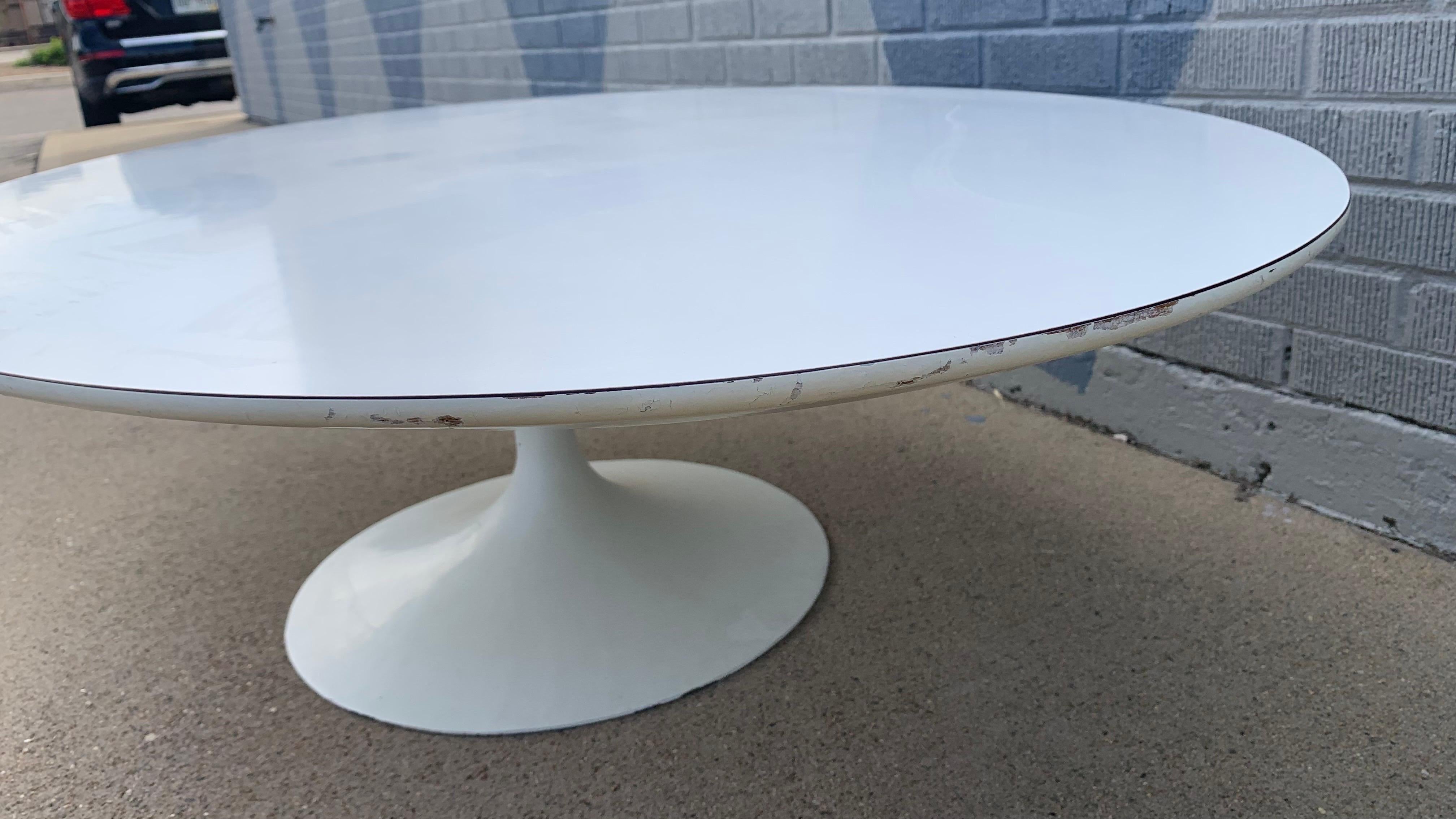 Mesa baja ovalada Tulip de Eero Saarinen para Knoll en venta 2