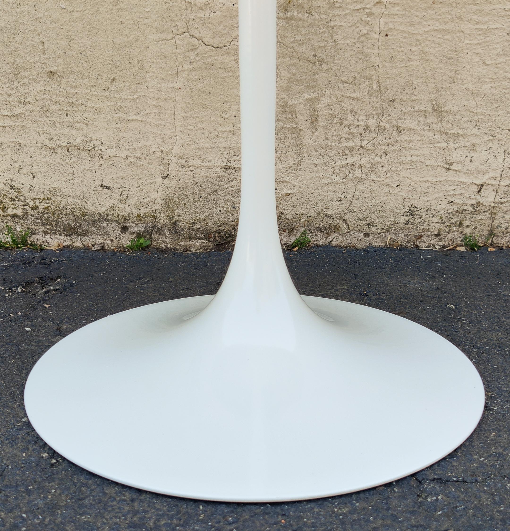 American Eero Saarinen for Knoll Oval Tulip Side Table White Enameled Iron Base & Oak Top