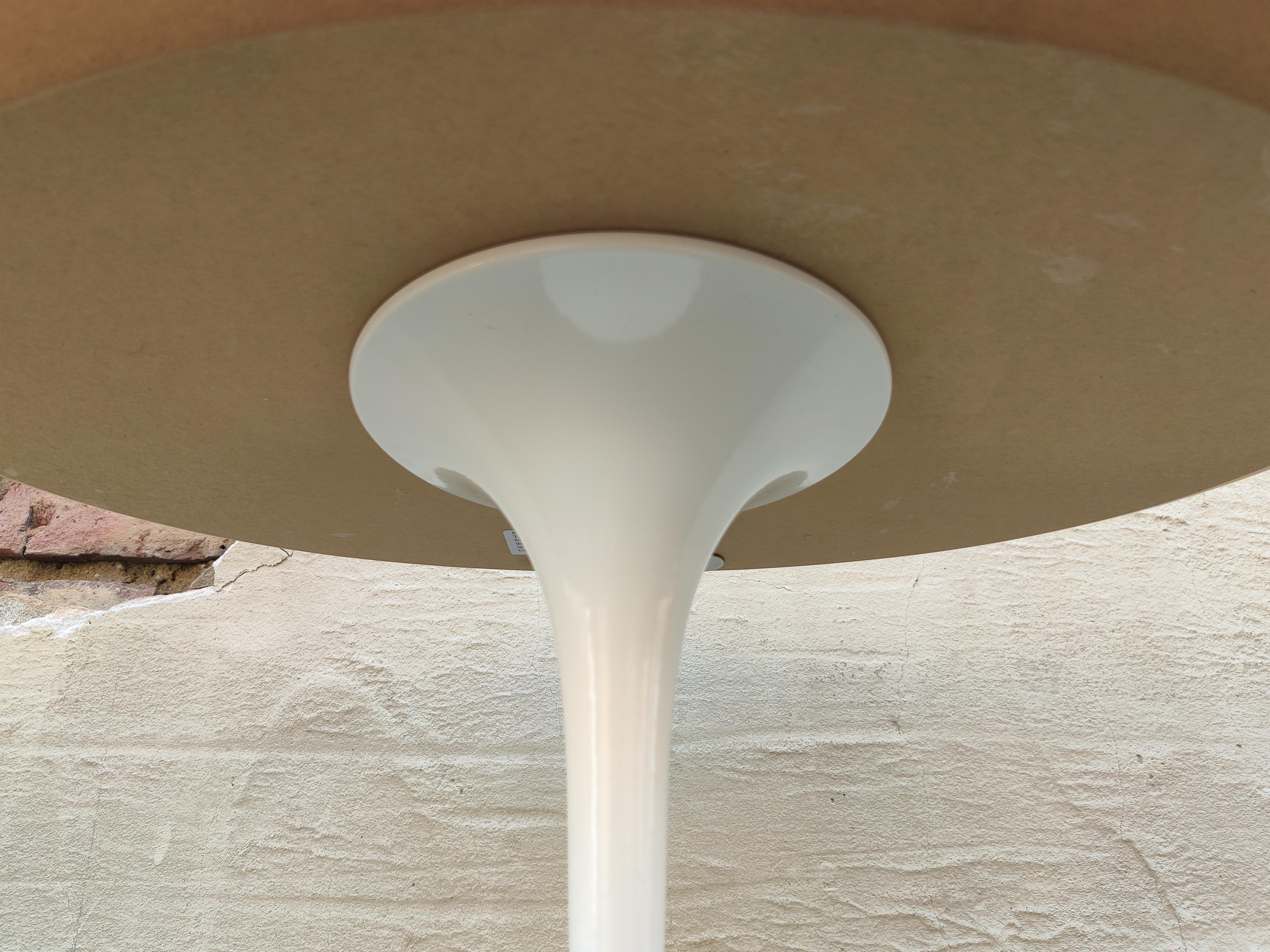 Eero Saarinen for Knoll Oval Tulip Side Table White Enameled Iron Base & Oak Top In Good Condition In Philadelphia, PA