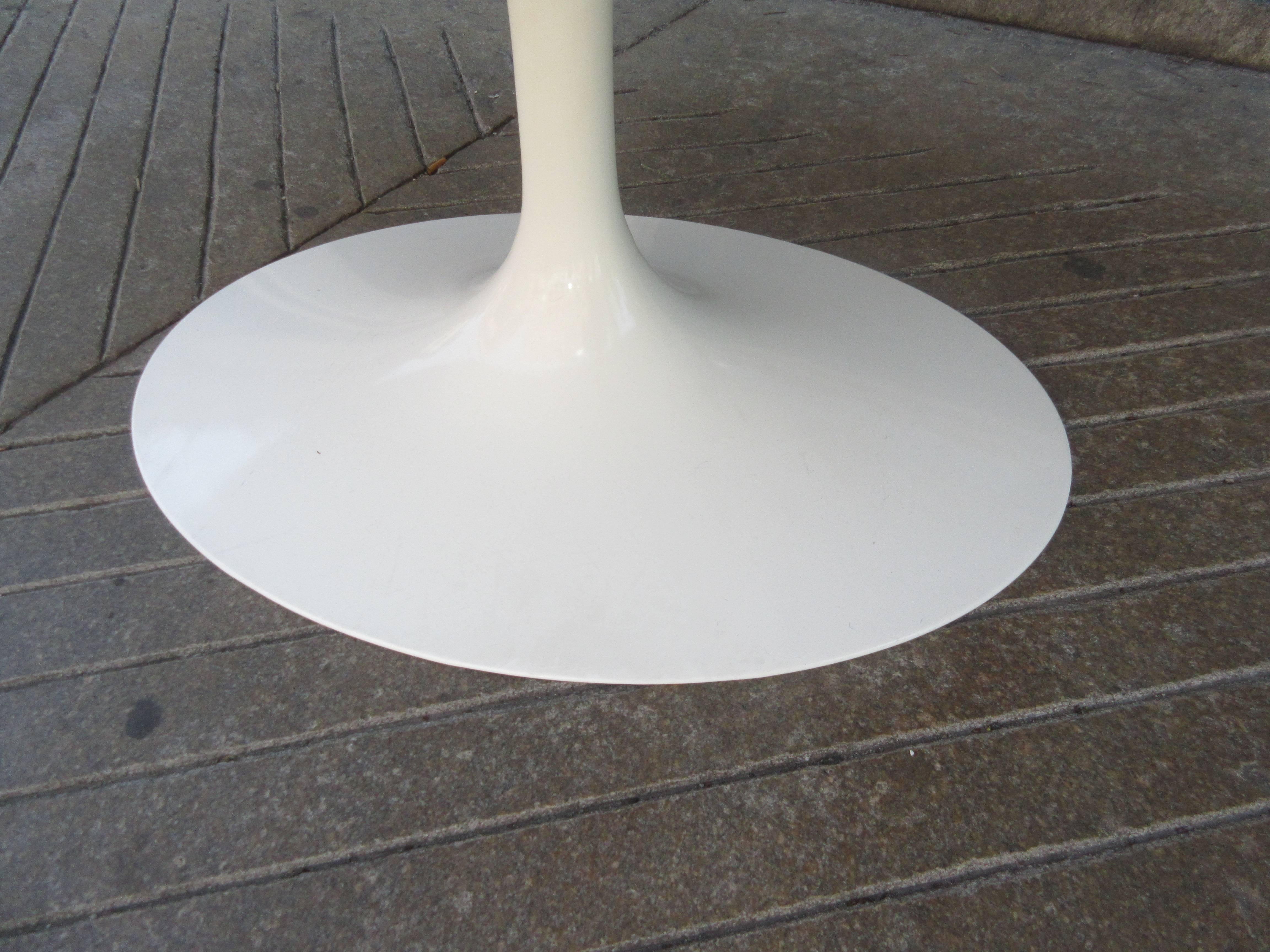 Mid-Century Modern Eero Saarinen for Knoll Oval Tulip Table 