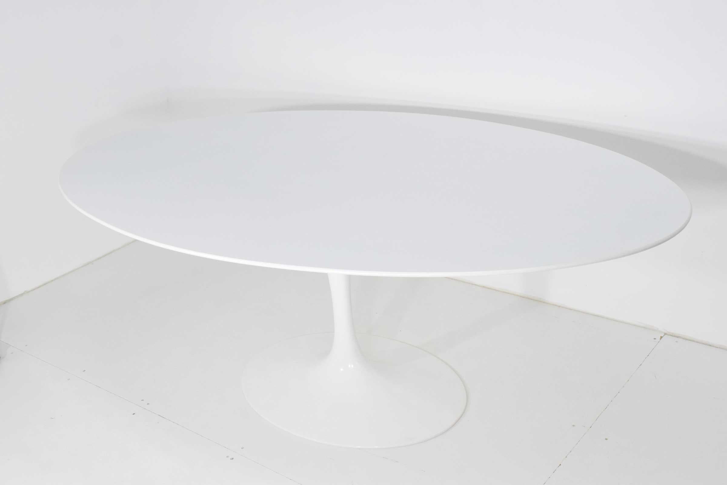 Eero Saarinen for Knoll Oval Tulip Table In Good Condition In Dallas, TX