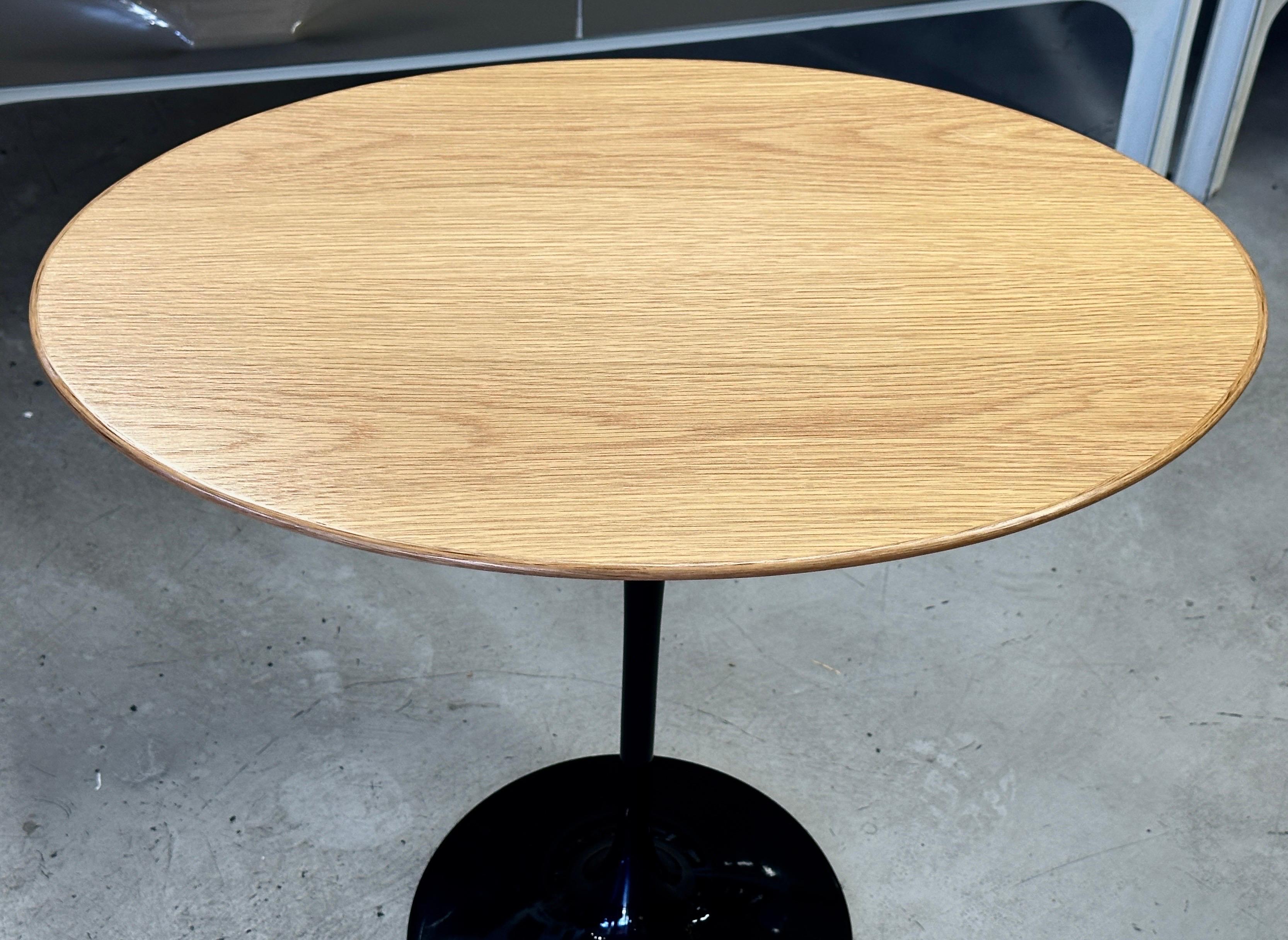 Eero Saarinen for Knoll Oval Tulip Table in Oak and Black For Sale 3