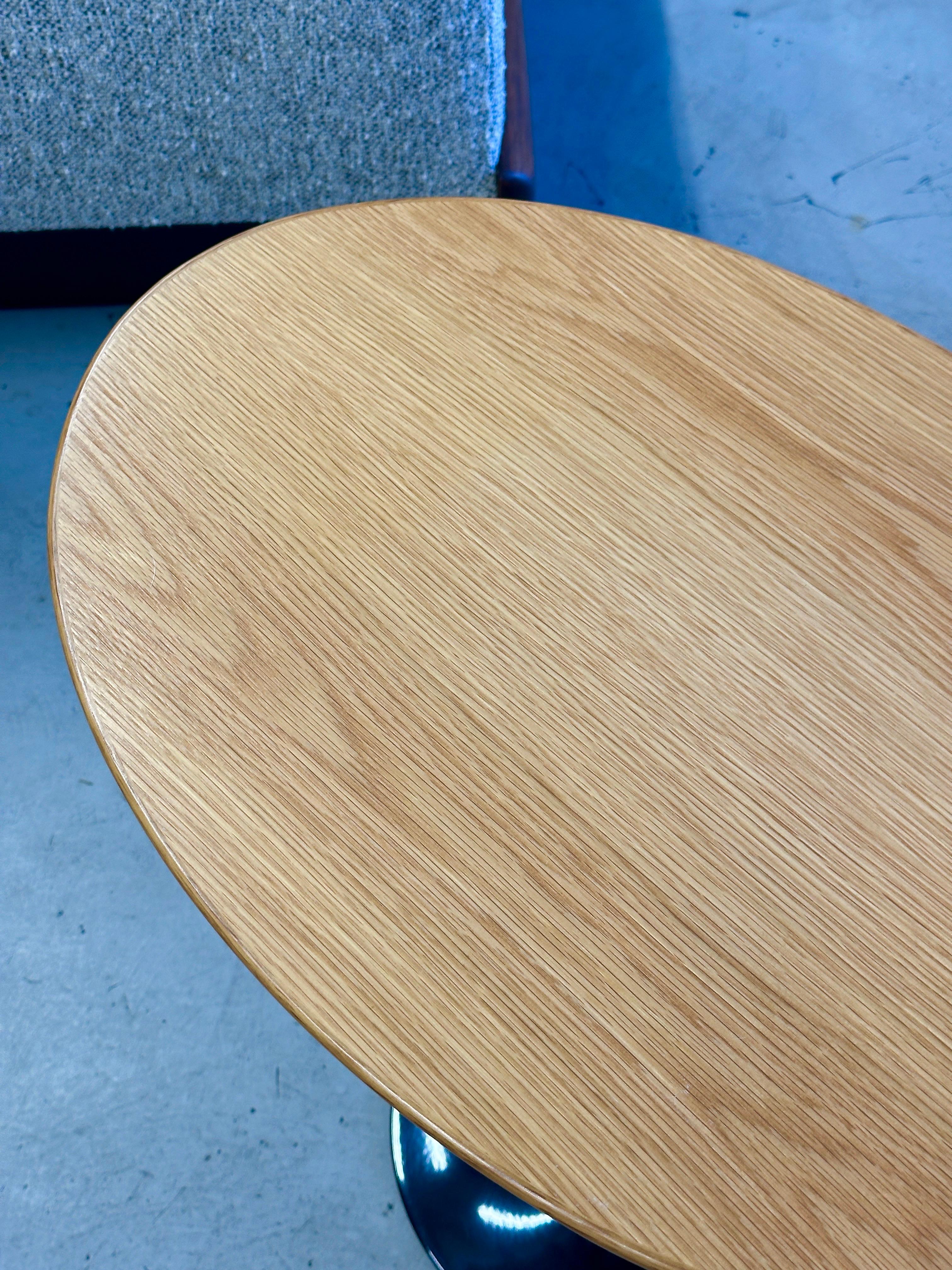Eero Saarinen for Knoll Oval Tulip Table in Oak and Black For Sale 8
