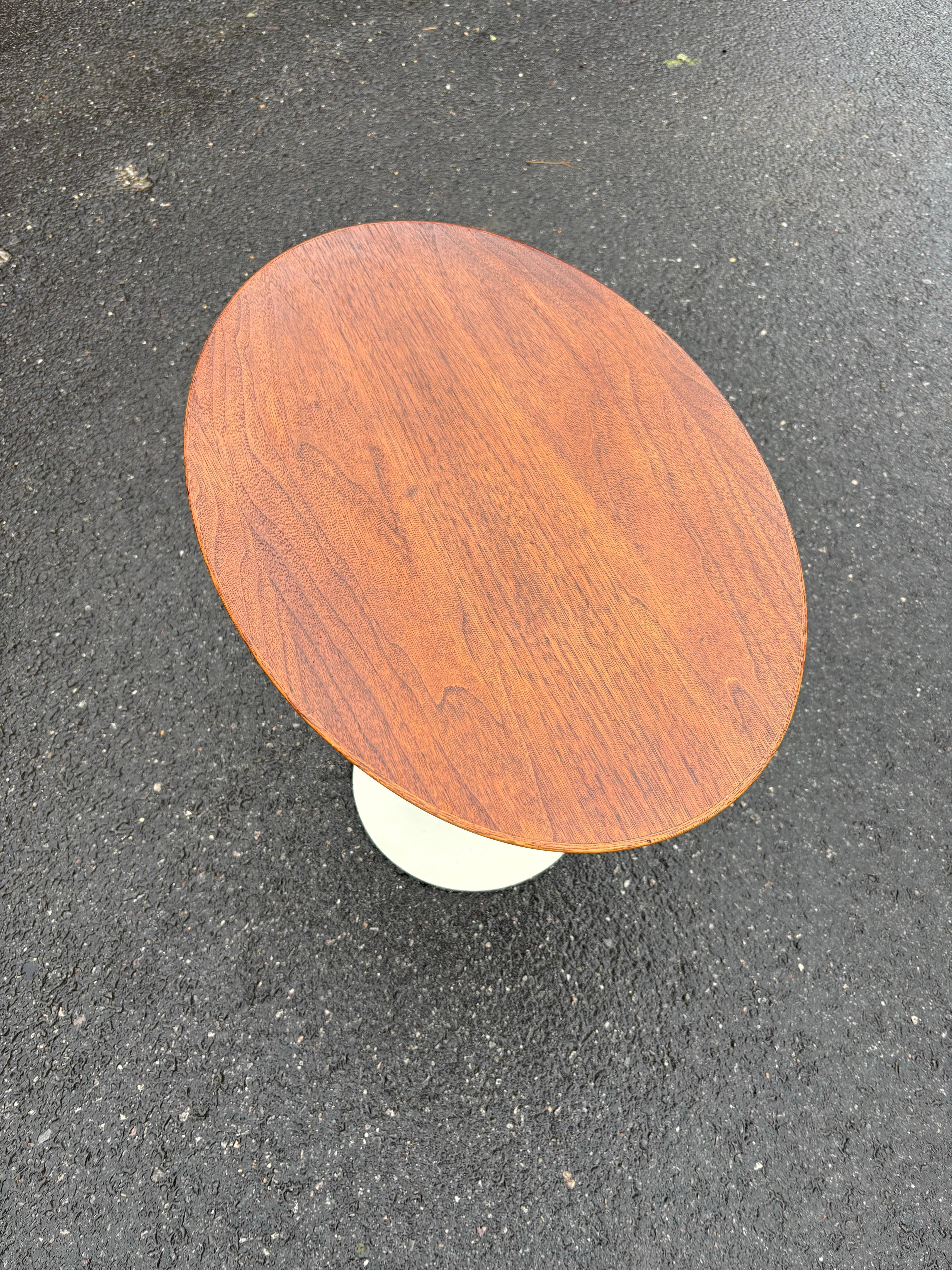 Eero Saarinen for Knoll 1960's Iron Base Oval Walnut Side Table For Sale 2