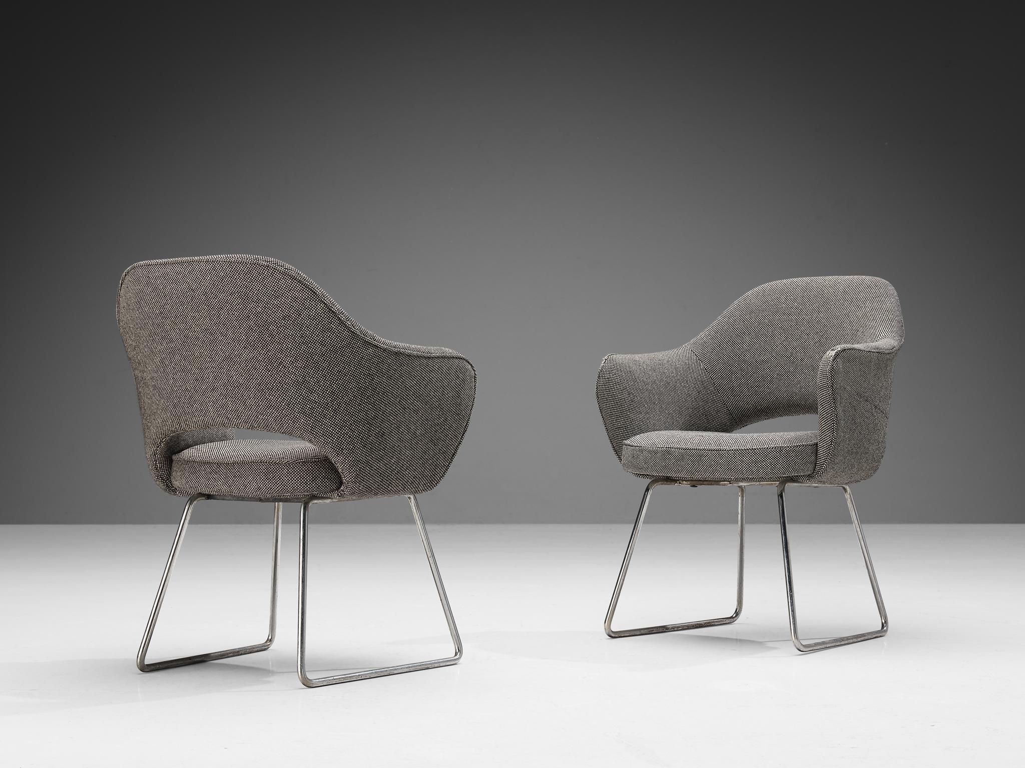Eero Saarinen pour Knoll International, paire de fauteuils 'Conference', tissu, métal chromé, France, Paris, conçu en 1957

Ces fauteuils ont été commandés par le siège de l'UNESCO situé à Paris. Ce bâtiment emblématique a été achevé le 3(three)