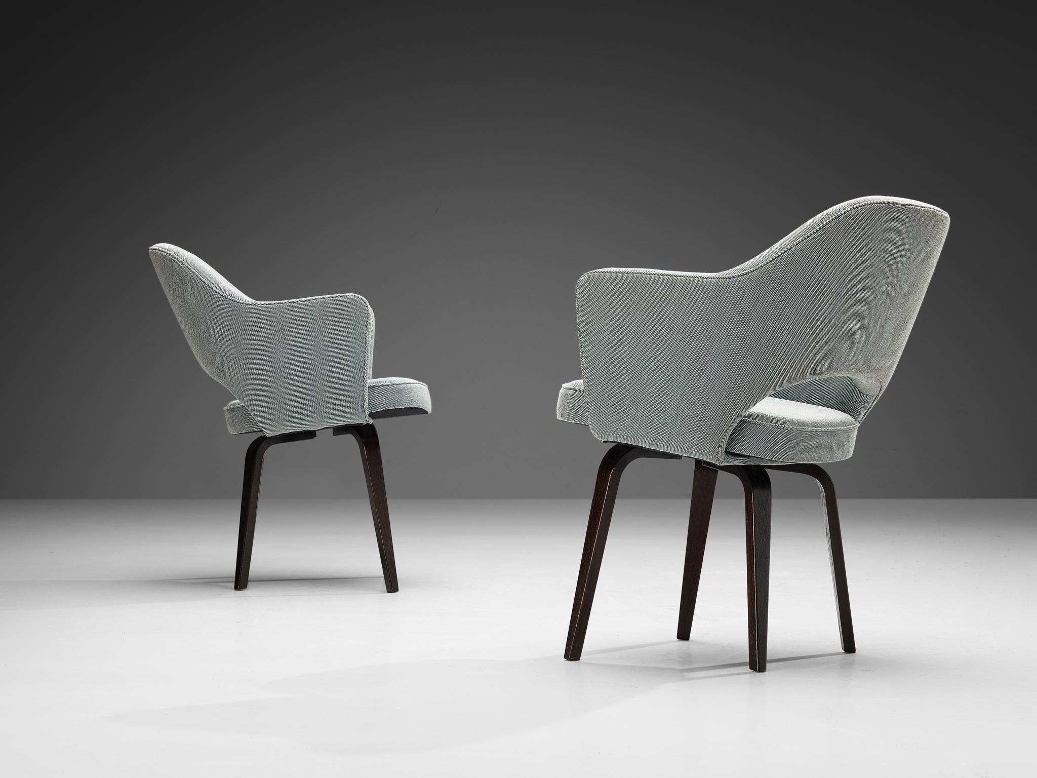 Tissu Paire de chaises de conférence Eero Saarinen pour Knoll  en vente