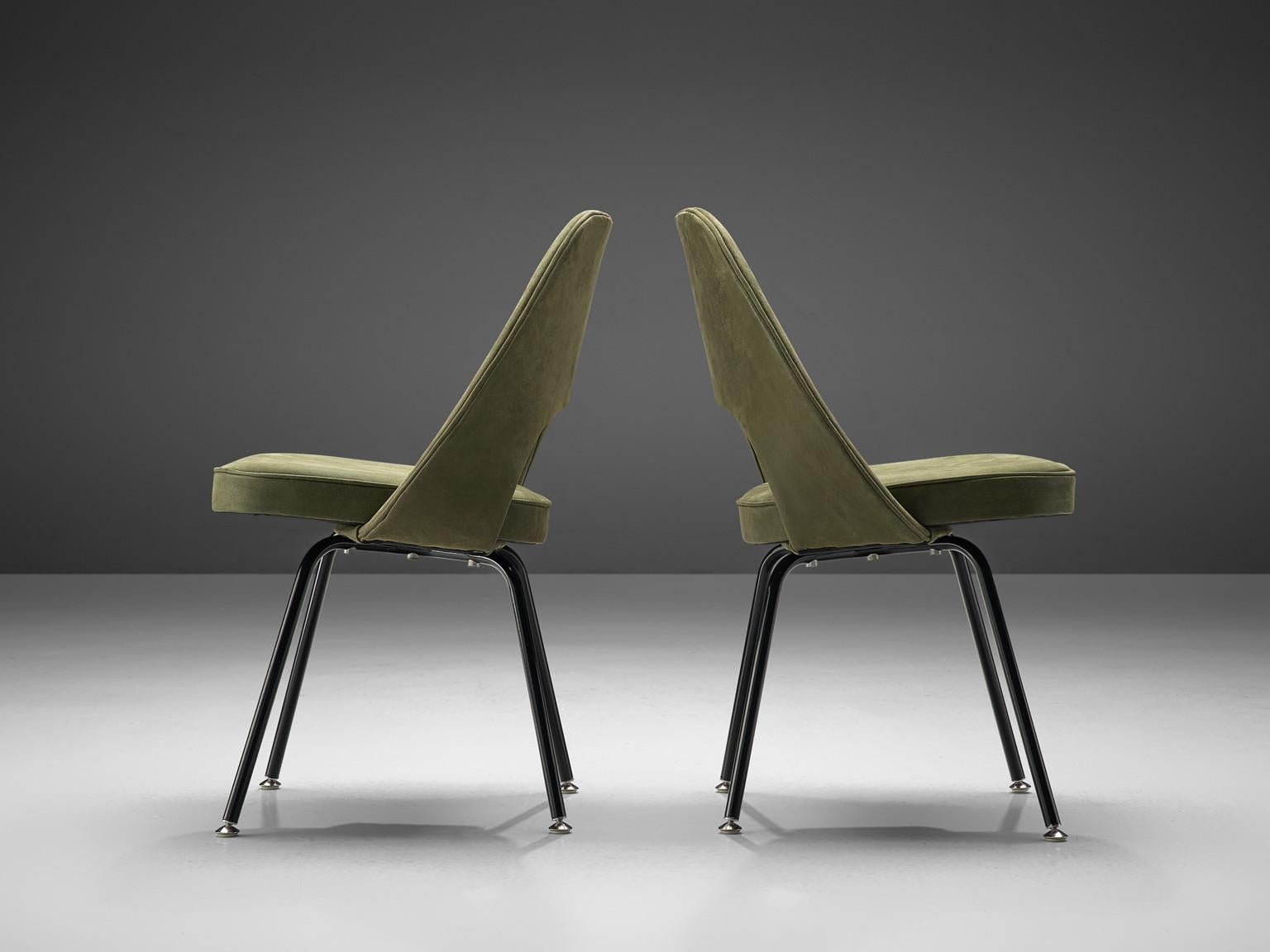 American Eero Saarinen for Knoll Pair of Dining Chairs in Green Leather  For Sale