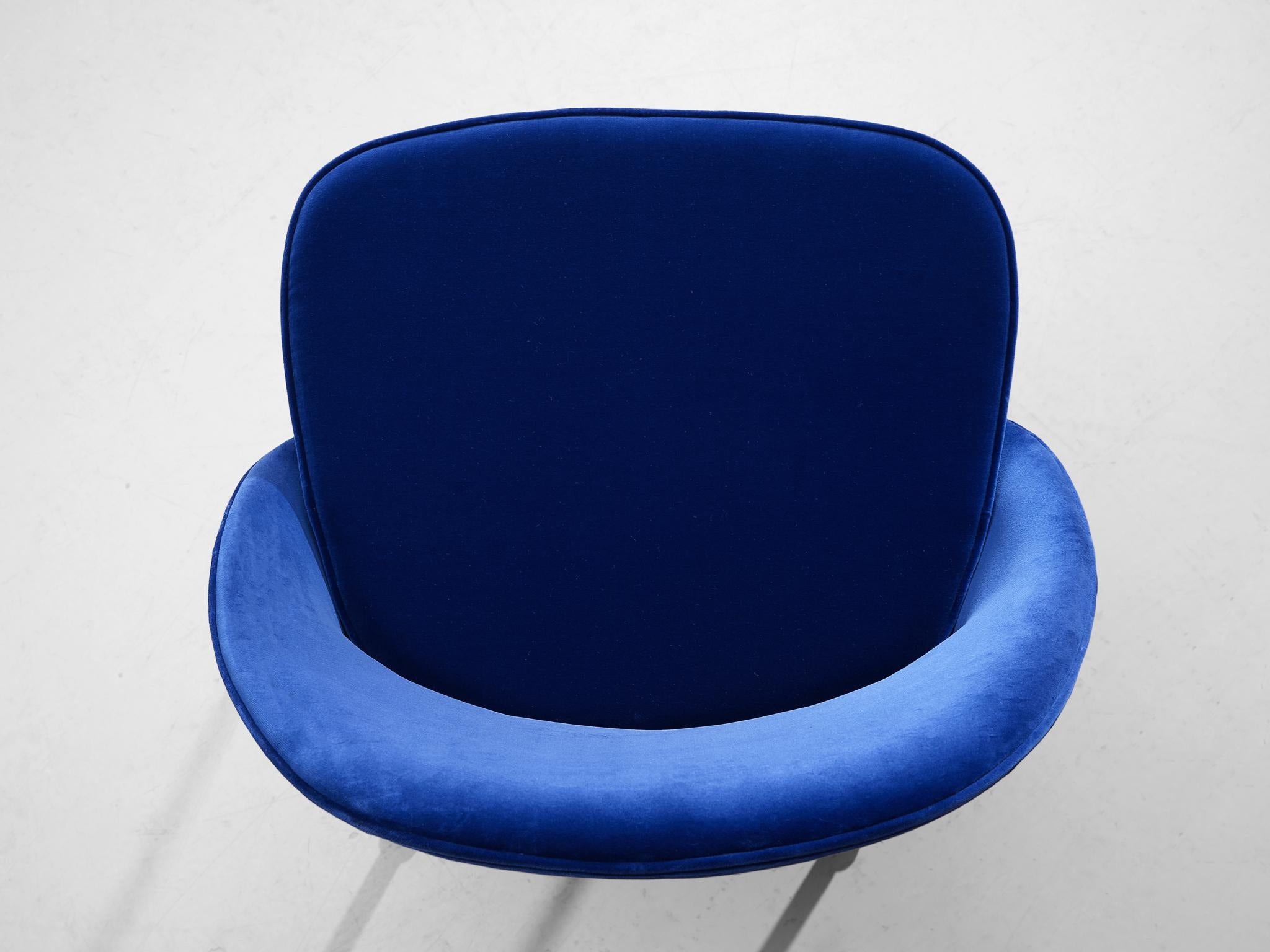 Eero Saarinen for Knoll Pair of Dining Chairs in Lapis Lazuli Velvet Upholstery 2
