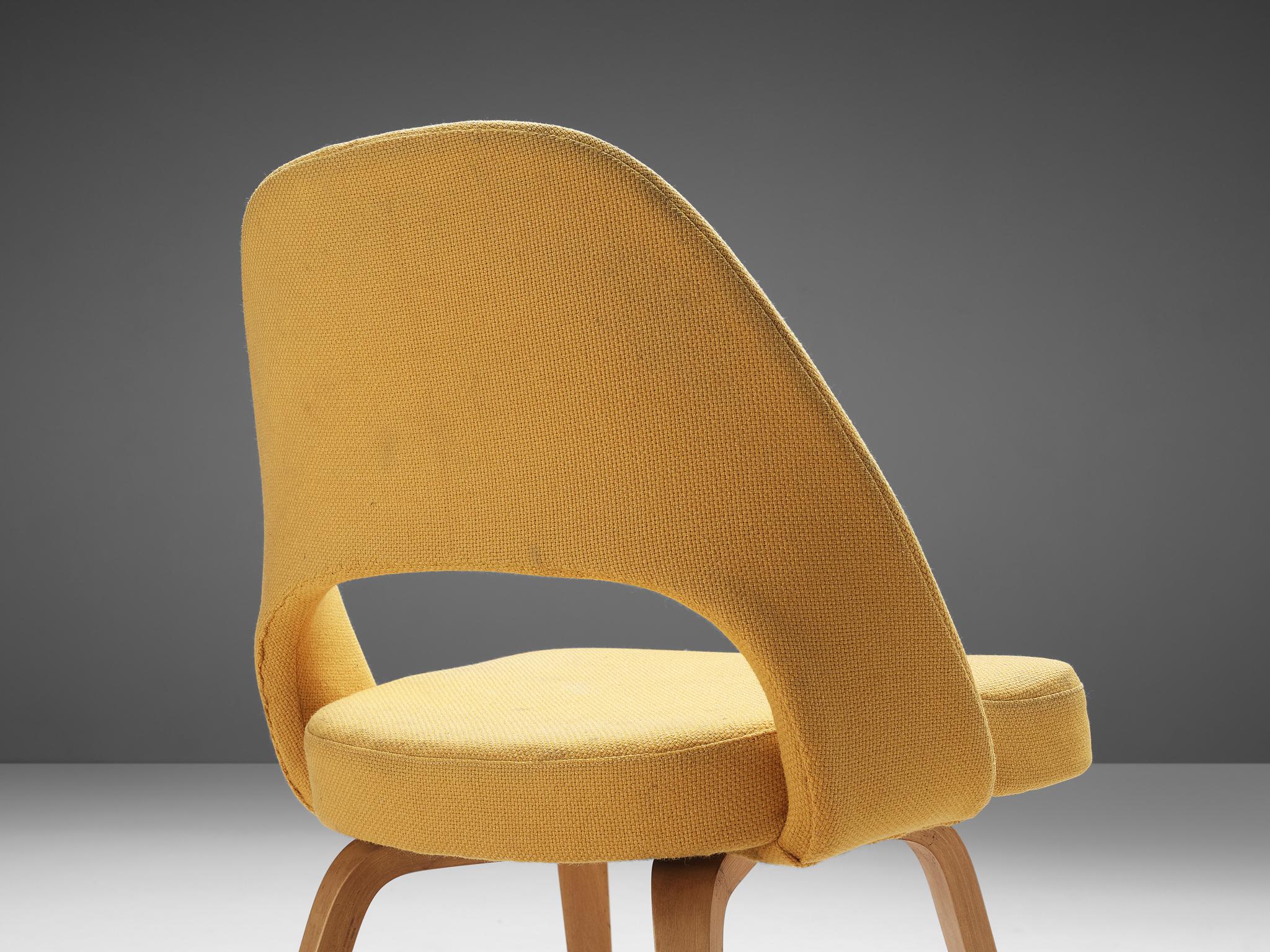 Mid-Century Modern Paire de chaises de salle à manger en tissu jaune Eero Saarinen pour Knoll  en vente