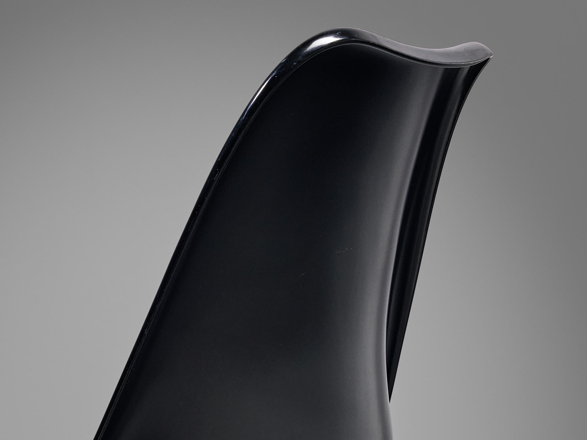 Eero Saarinen for Knoll Pair of 'Tulip' Dining Chairs in Black Fiberglass For Sale 3