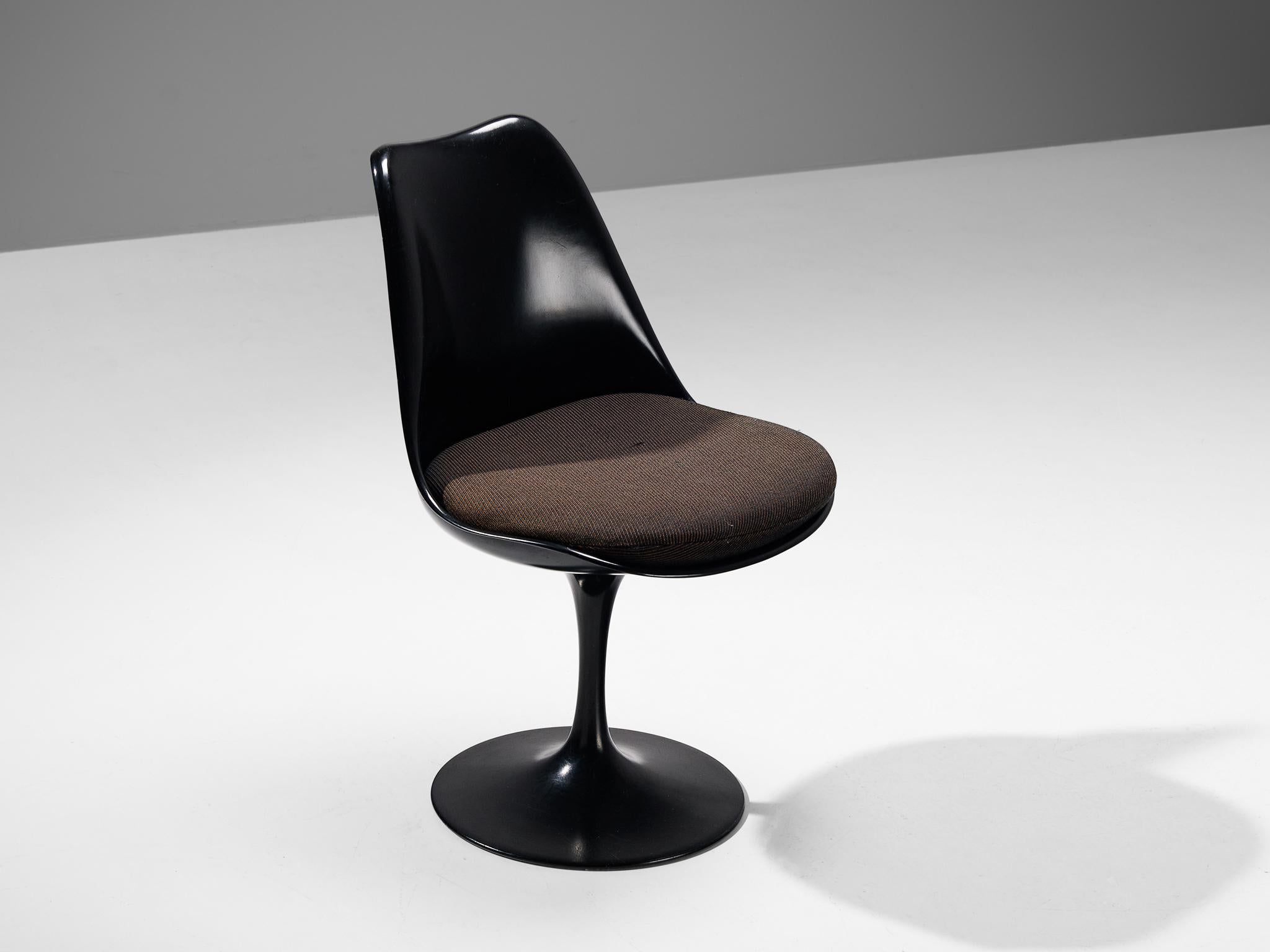 Eero Saarinen for Knoll Pair of 'Tulip' Dining Chairs in Black Fiberglass In Good Condition For Sale In Waalwijk, NL
