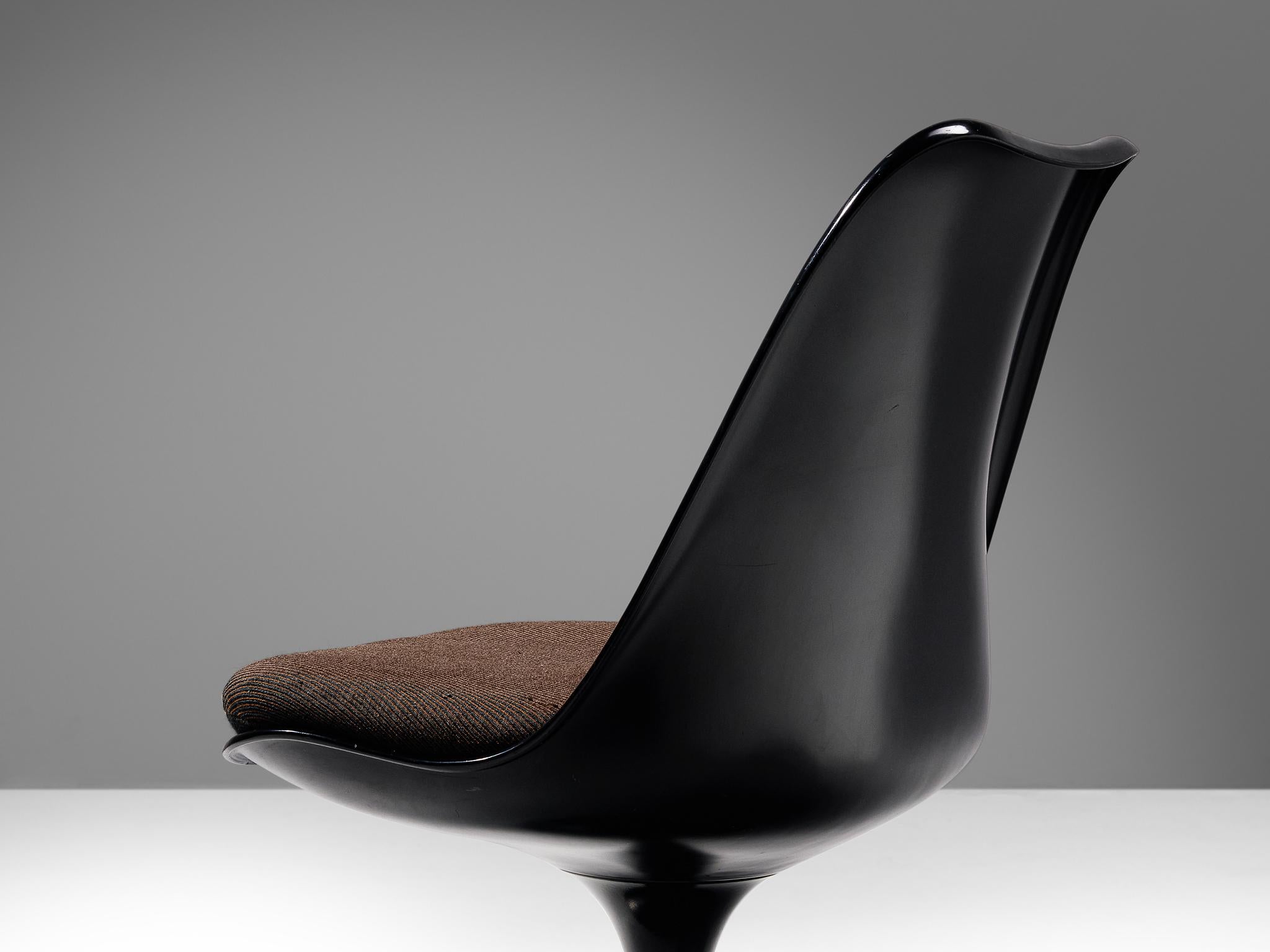 Aluminium Paire de chaises de salle à manger Tulip en fibre de verre noire d'Eero Saarinen pour Knoll en vente