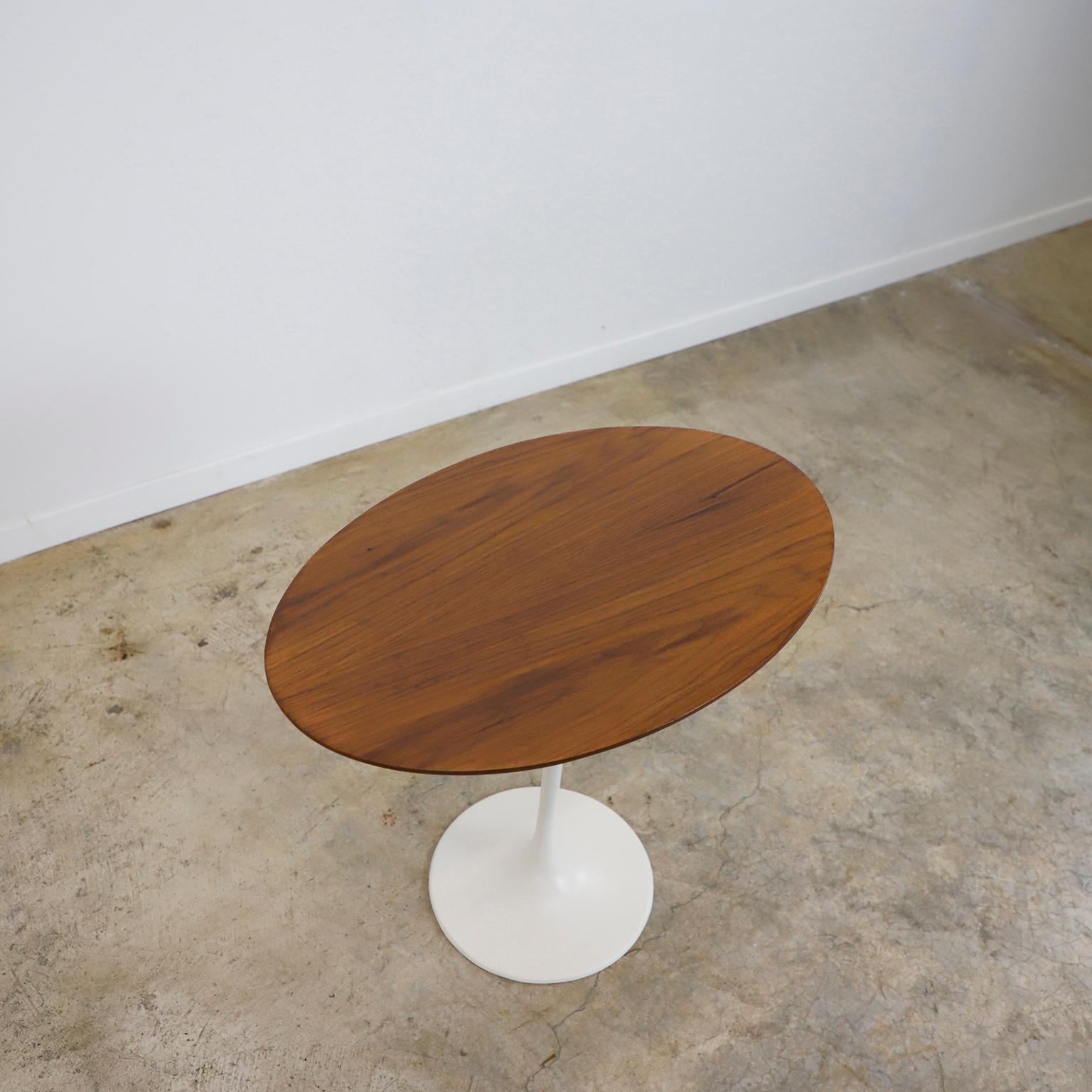 Mexicain Table d'appoint Tulip ovale rare d'Eero Saarinen pour Knoll en vente