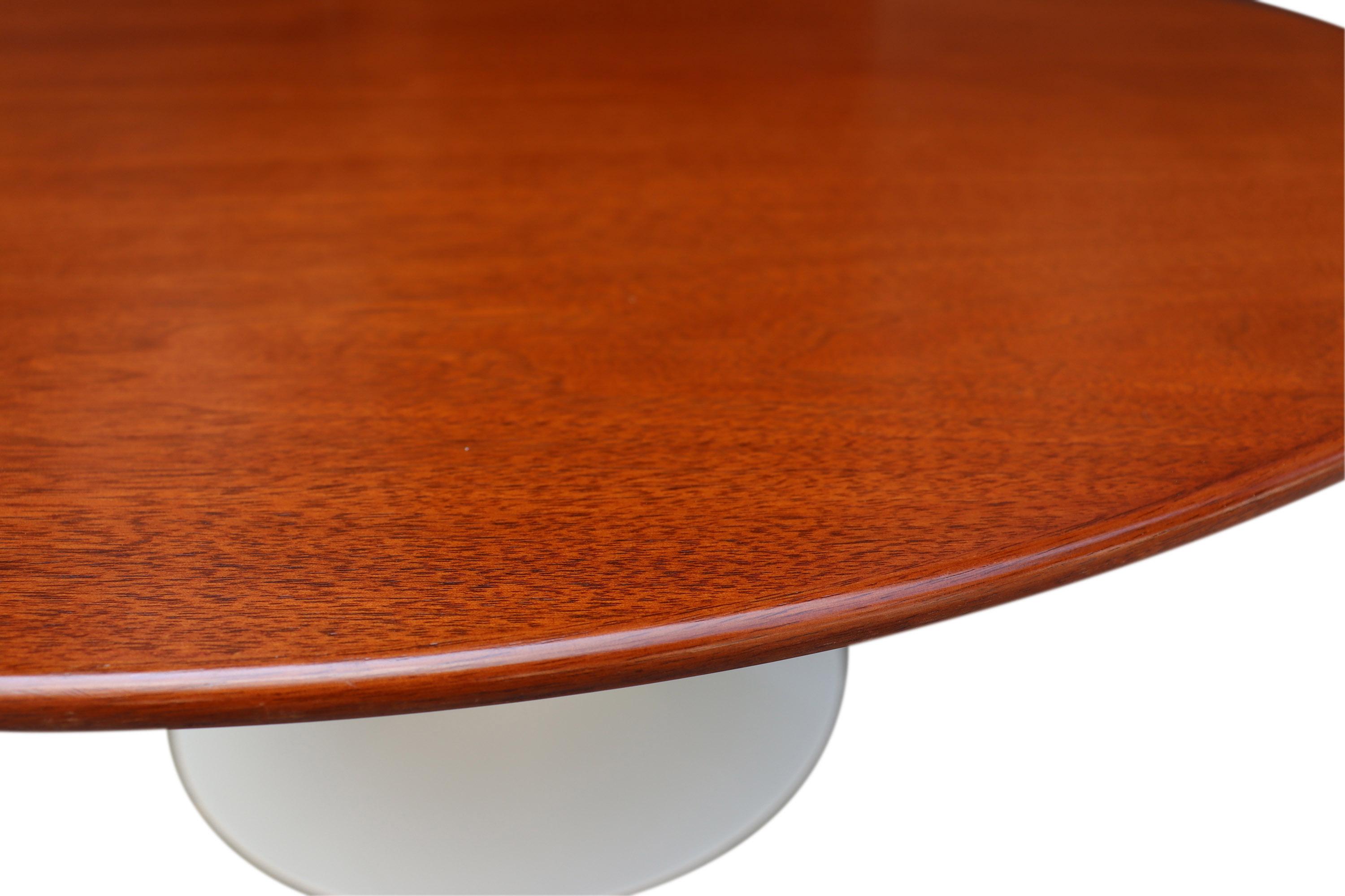 For your consideration is a striking example of Mid-Century Modern design, an Eero Saarinen for Knoll cocktail tulip coffee table. The table is circular. 

This iconic design is typical of Saarinen's graceful and organic style. The tulip series