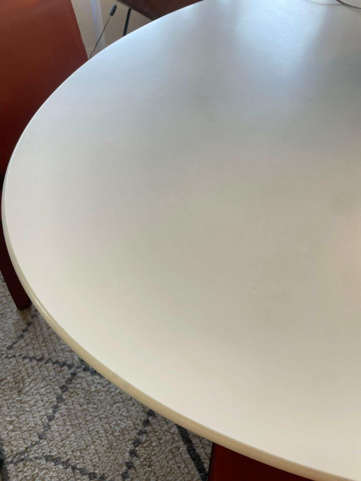 Mid-Century Modern Eero Saarinen for Knoll Round 