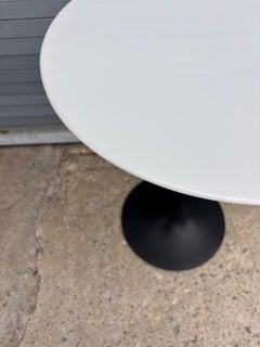Eero Saarinen for Knoll Round Tulip Table with Quartz Vetro Bianco Top