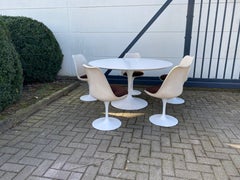Eero Saarinen  Set für Knoll, einschließlich 1 Tisch und 5 Stühlen + 1, um 1970